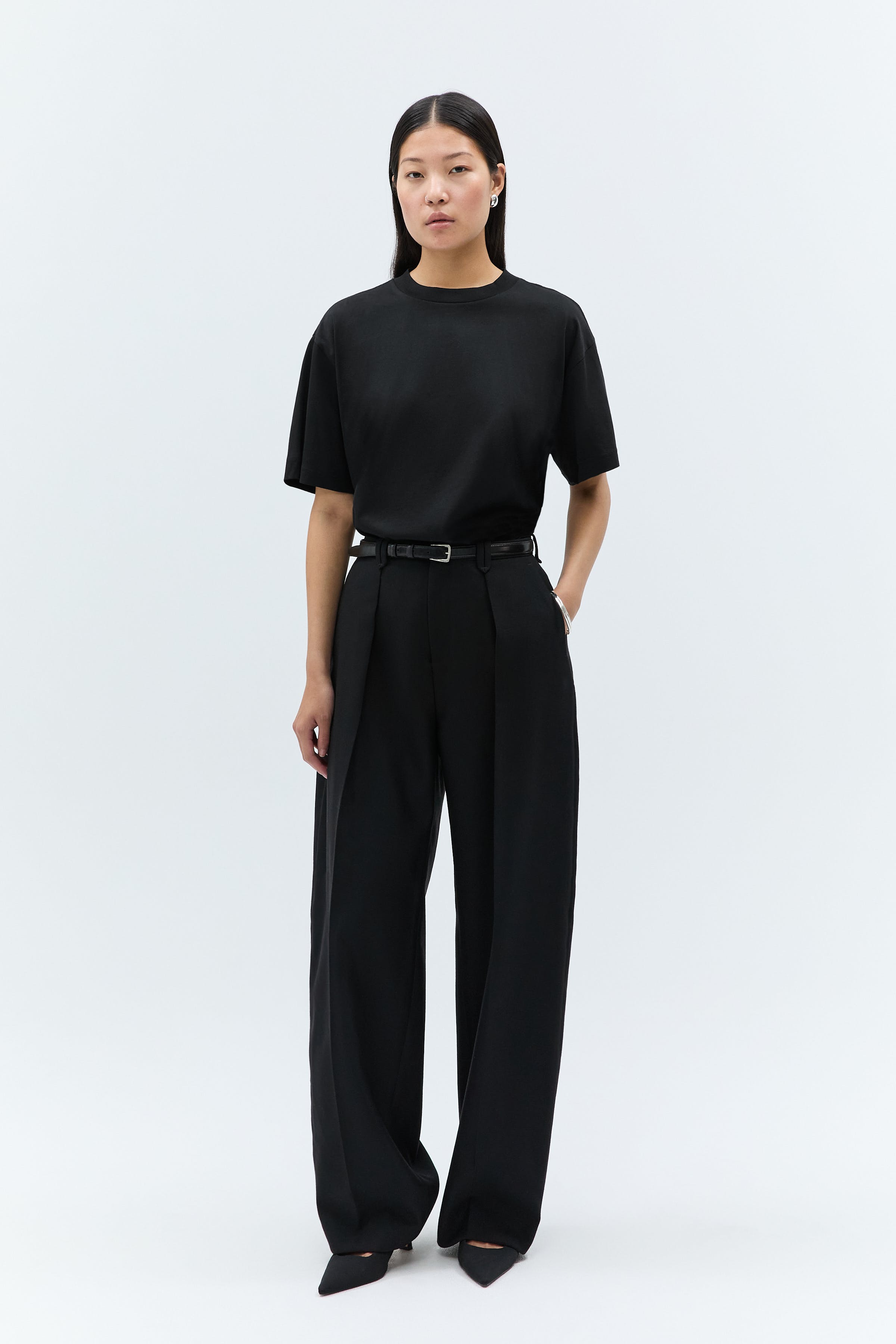 IOKYLA T-shirt LOOKBOOK FRONT 30600547-BK999
