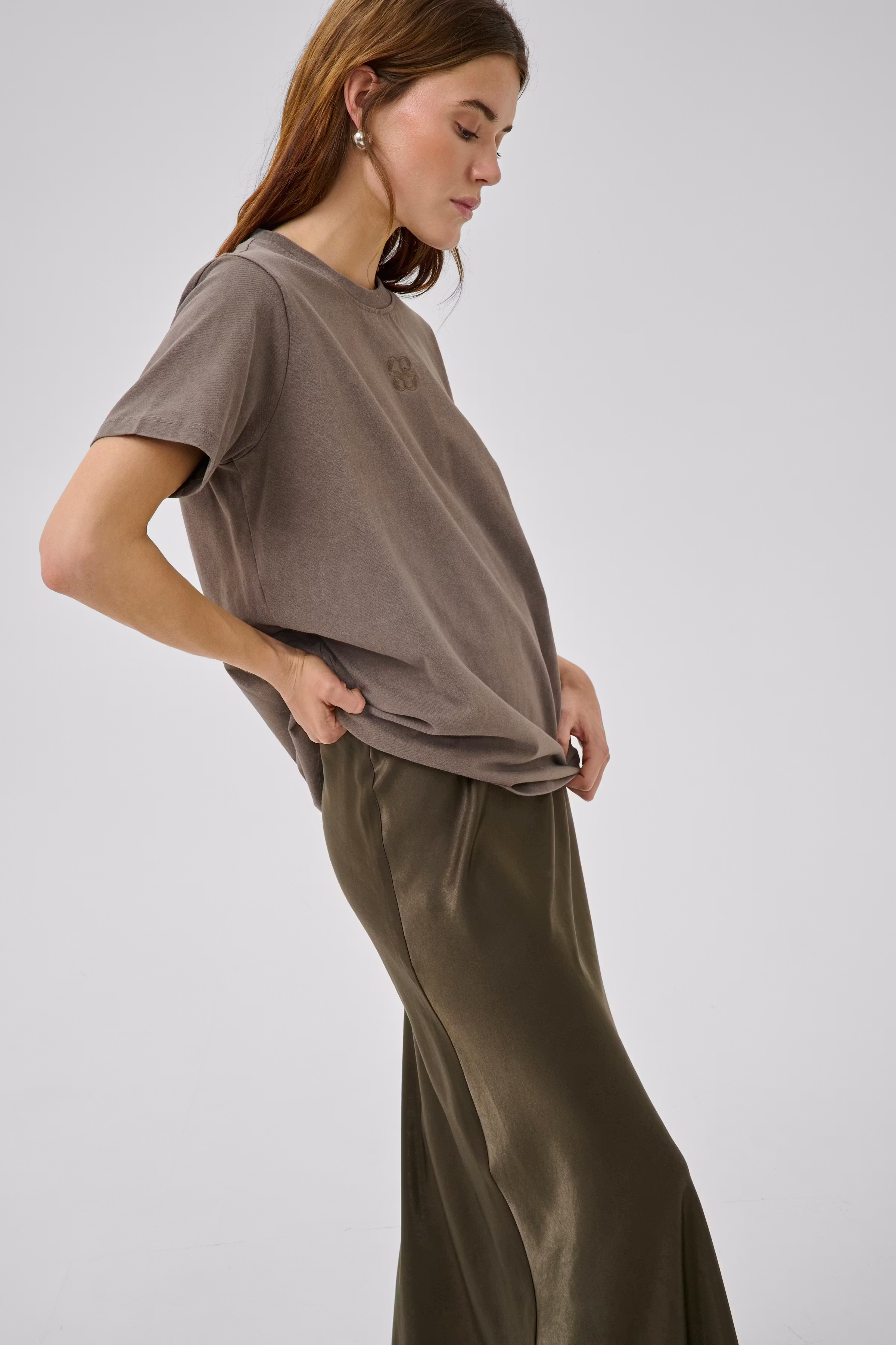 EstelleMW Satin skirt LOCATION NONE 10704820-190810