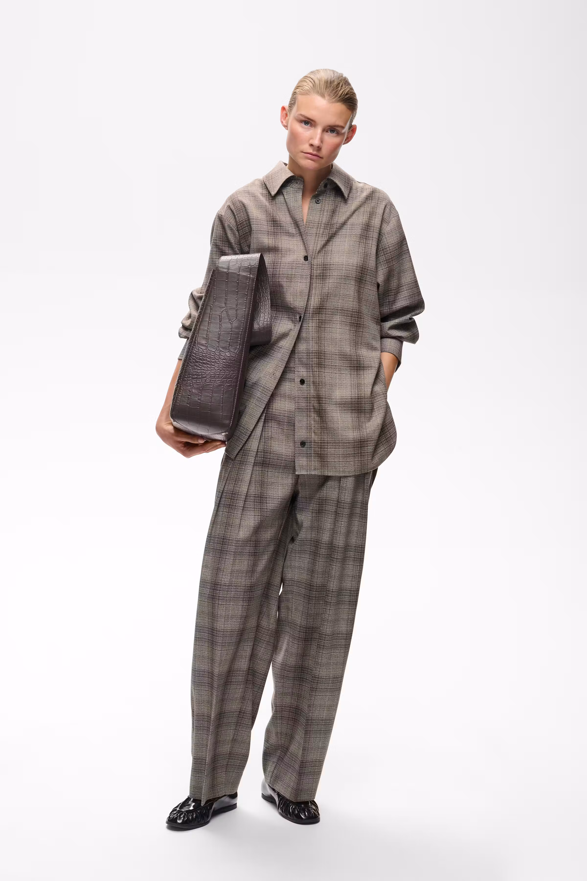 CHECKIEIW Hose LOOKBOOK FRONT 30113084-900013856