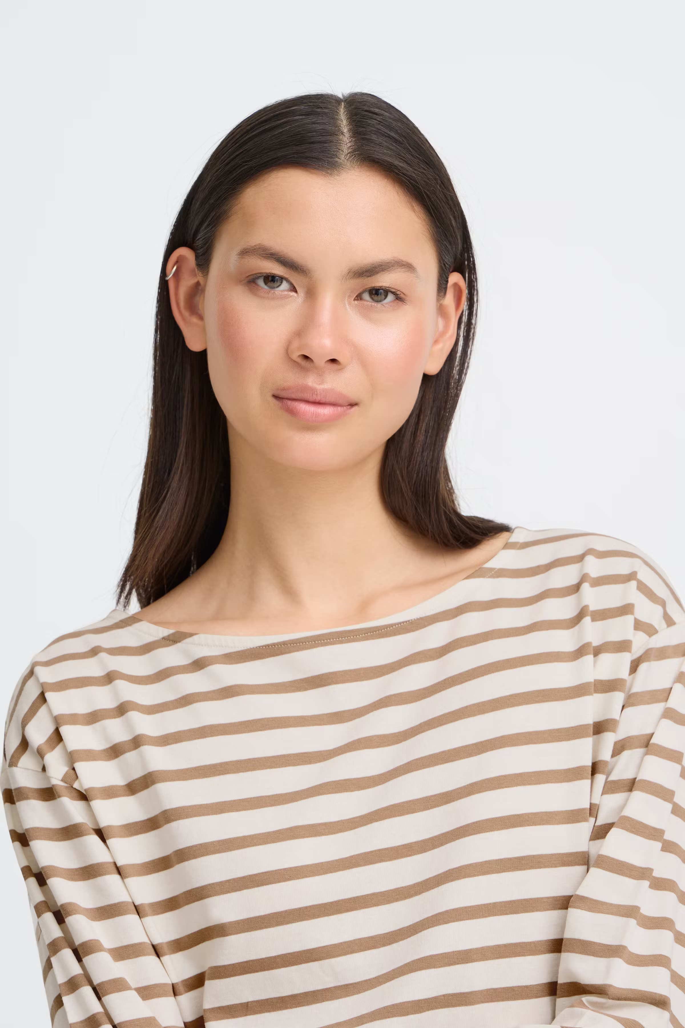 IHMIRA T-shirt LOOKBOOK DETAIL 20125011-900003456