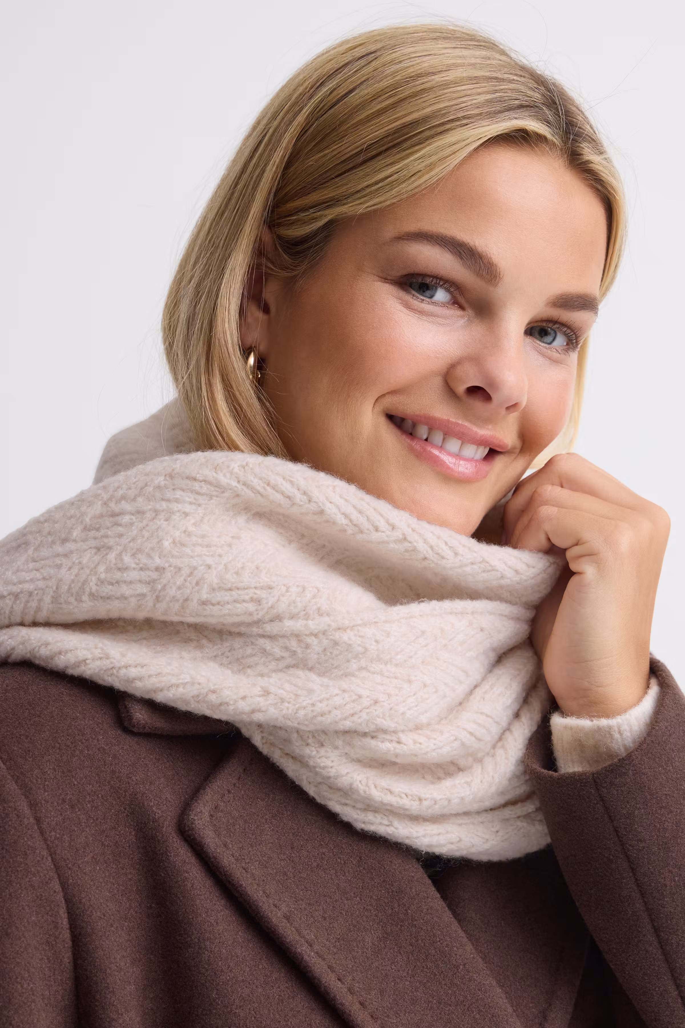 FRNETTY Skjerf LOOKBOOK FRONT 20618141-1304011