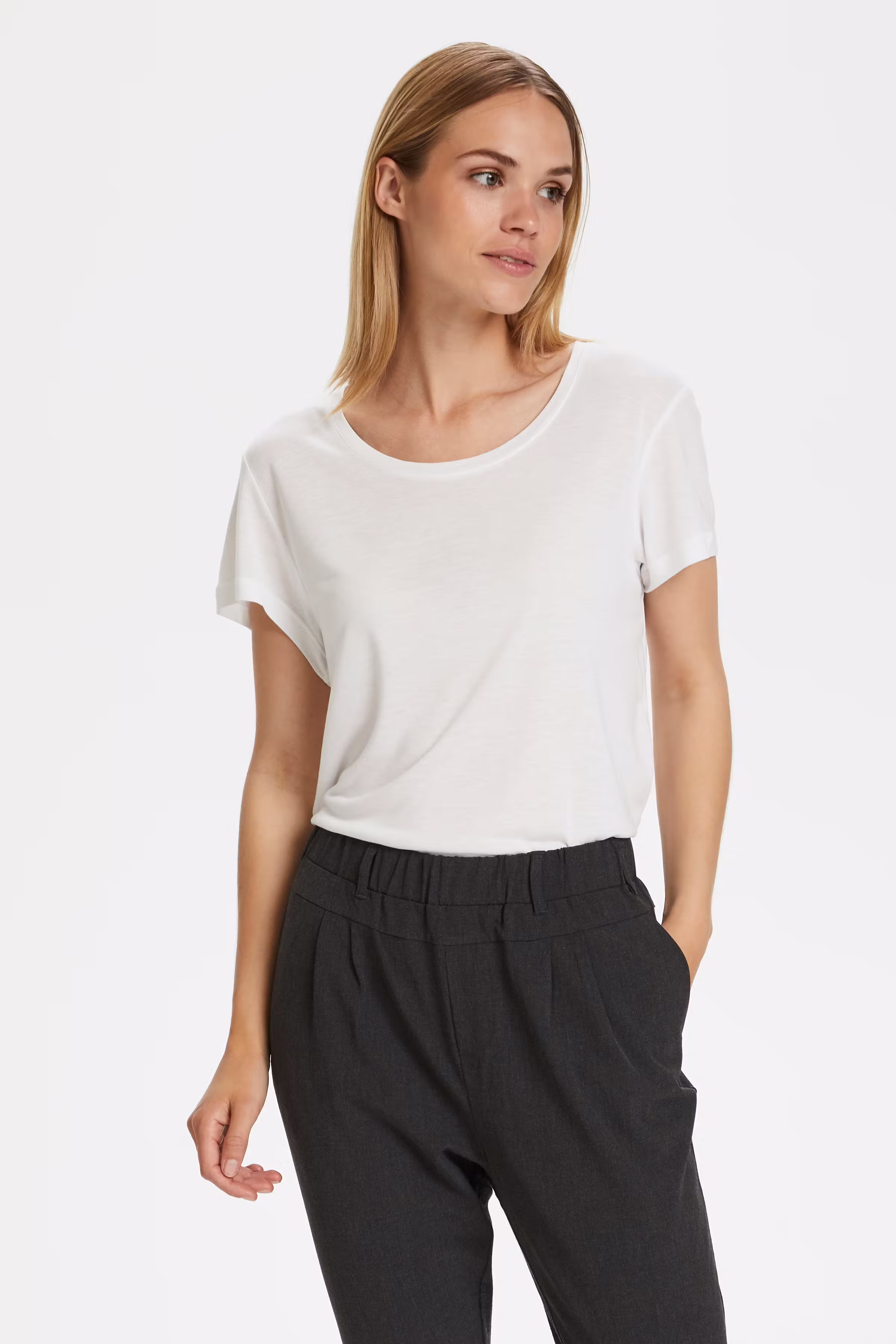 Anna T-shirt LOOKBOOK FRONT 10501194-50001