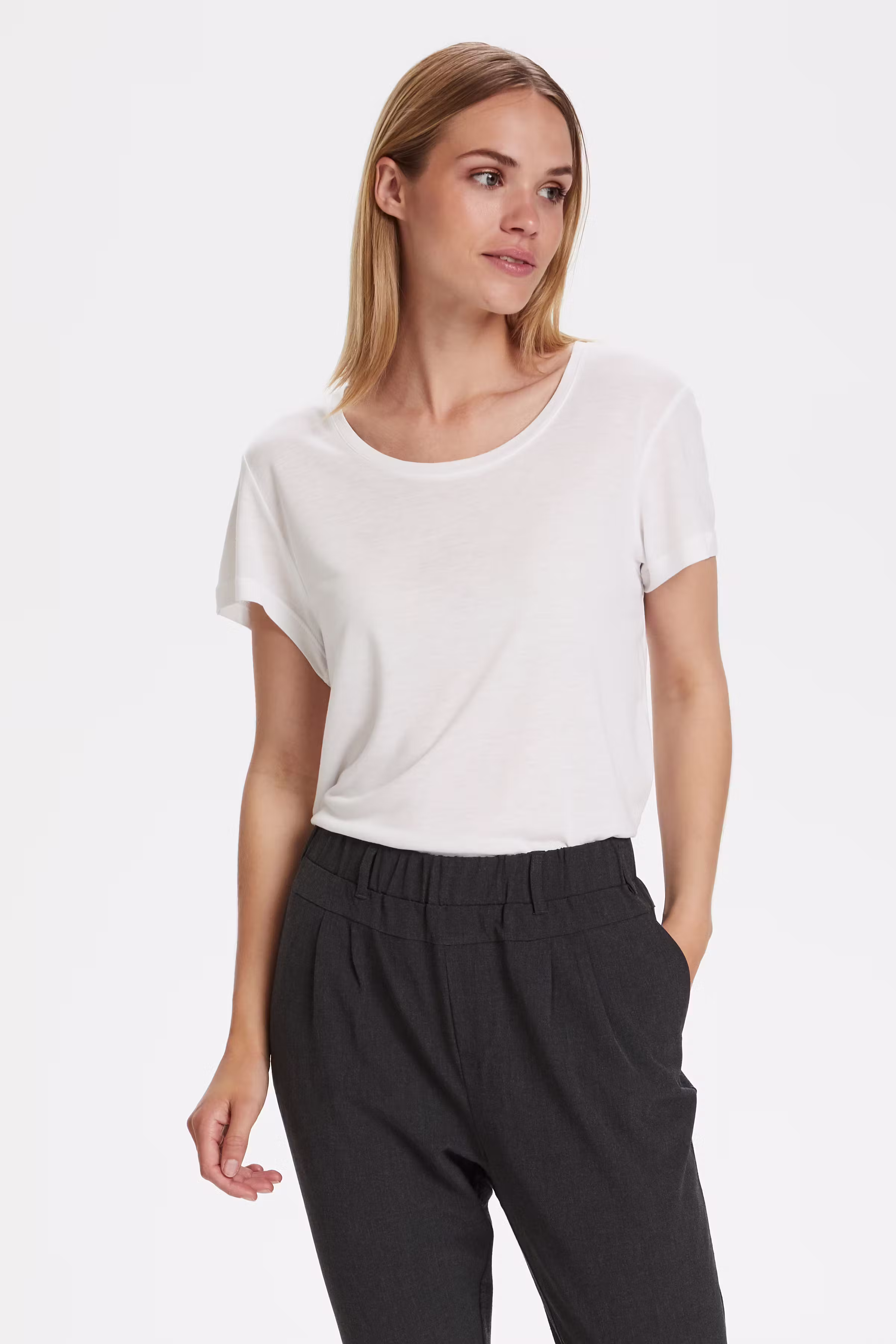 Anna T-shirt LOOKBOOK FRONT 10501194-50001