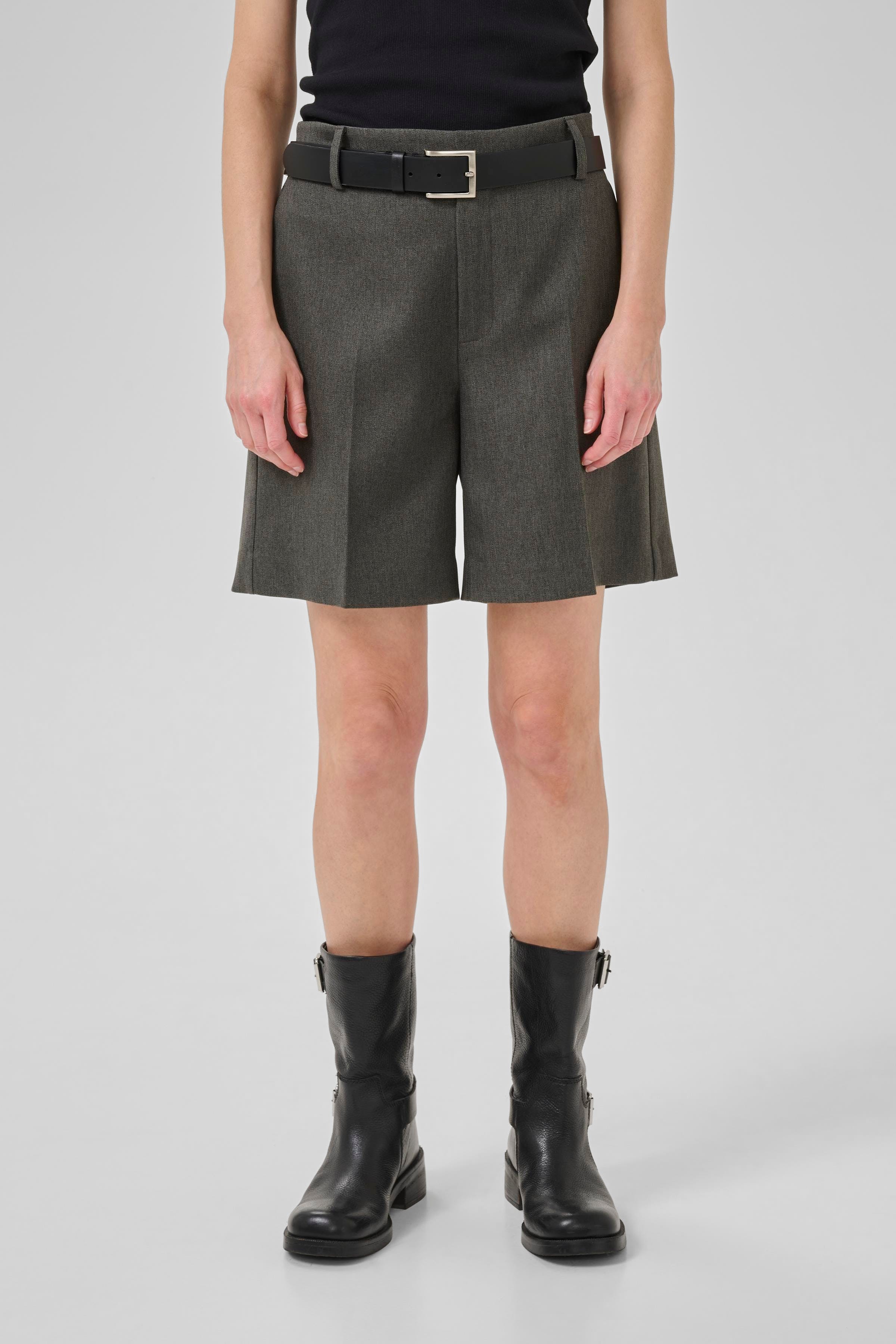 SpaceMW Shorts LOOKBOOK FRONT 10705278-193906