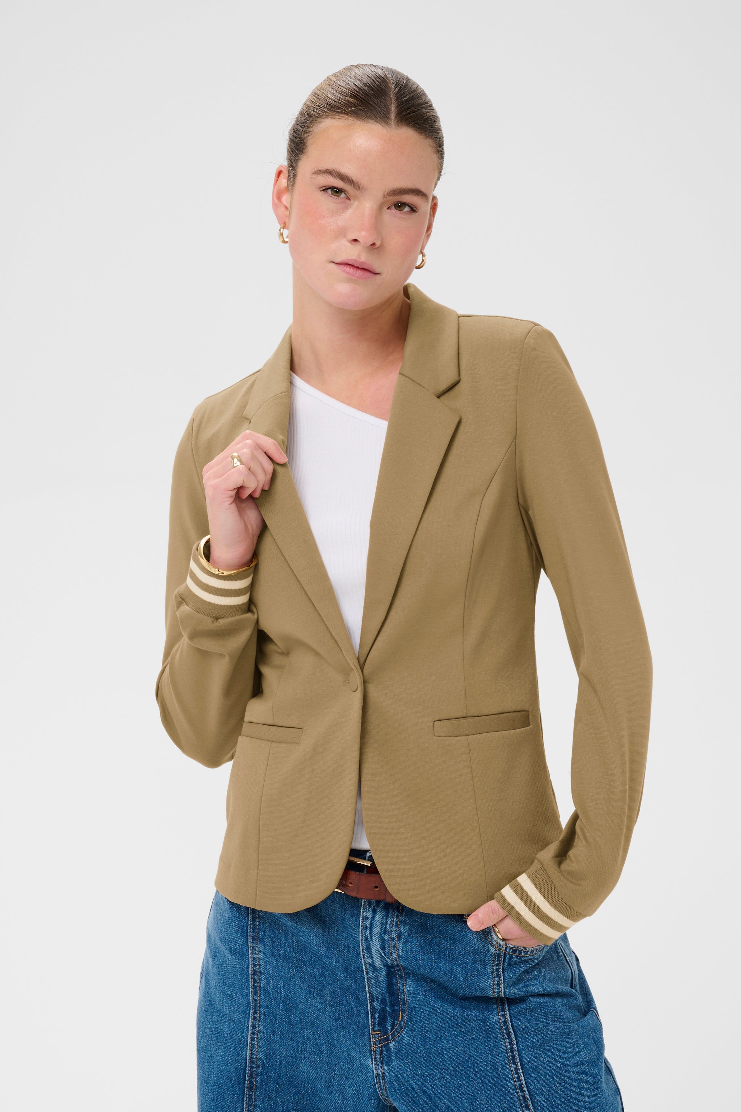 Kinnie Blazer LOOKBOOK FRONT 10550800-109190