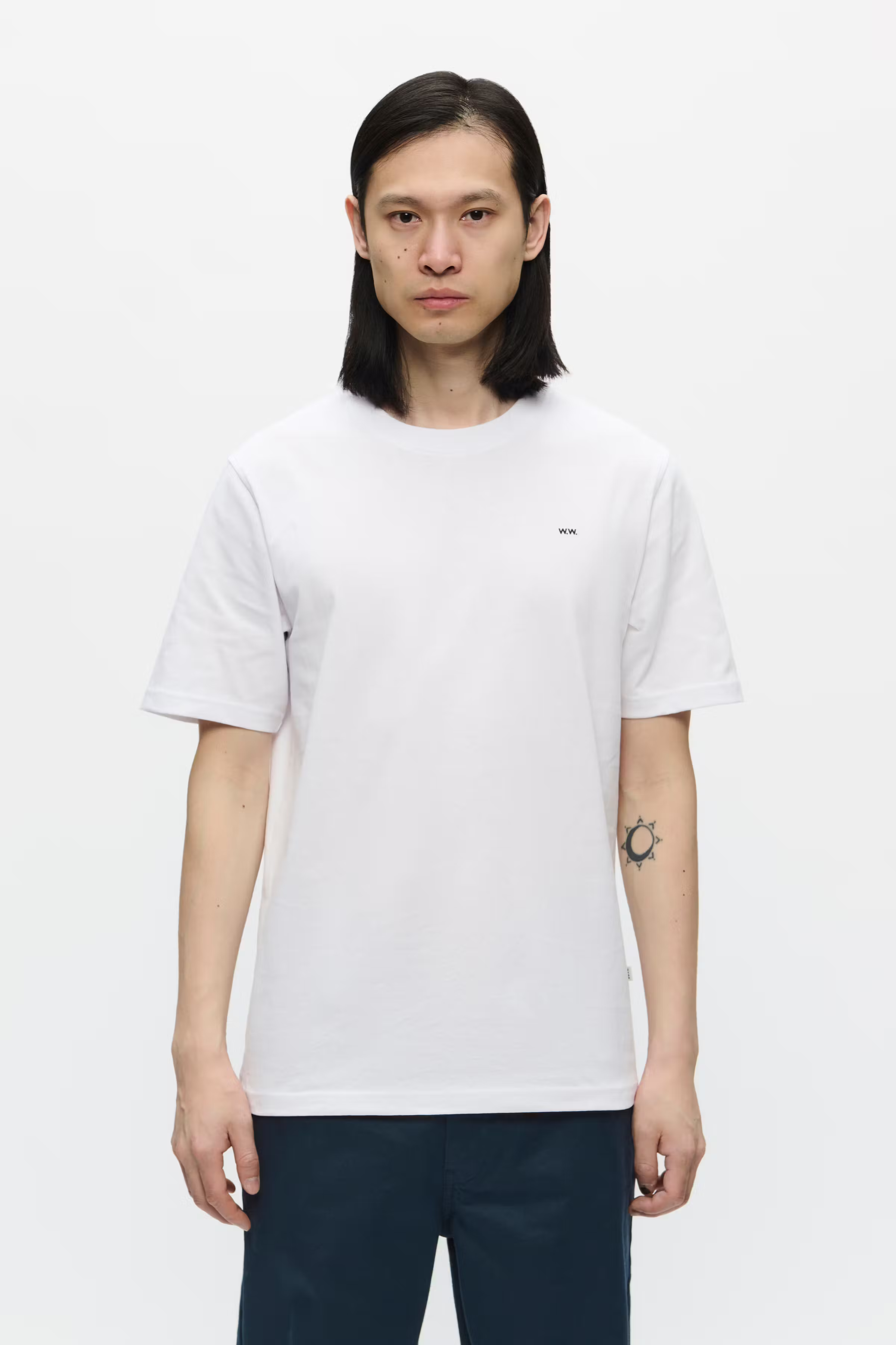 WWEssential T-shirt LOOKBOOK FRONT 30250245-110601