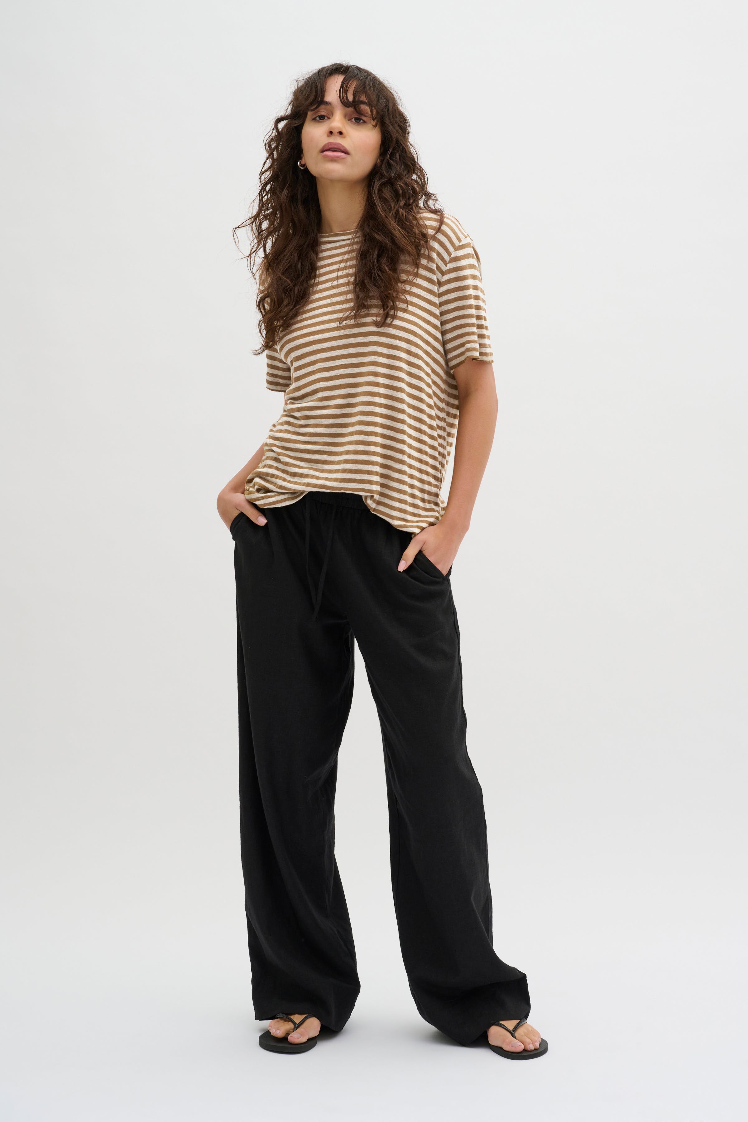 LisaMW Linnen T-shirt LOOKBOOK FRONT 10704599-105850