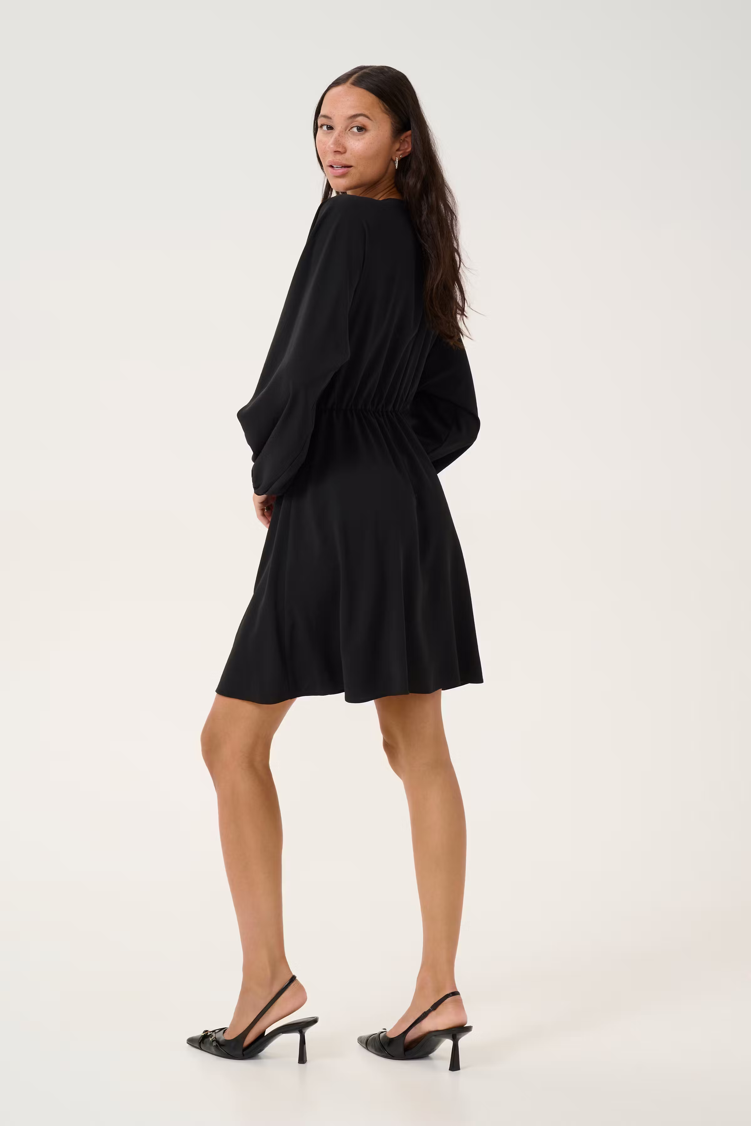 KArie Klänning LOOKBOOK BACK 10509467-100121