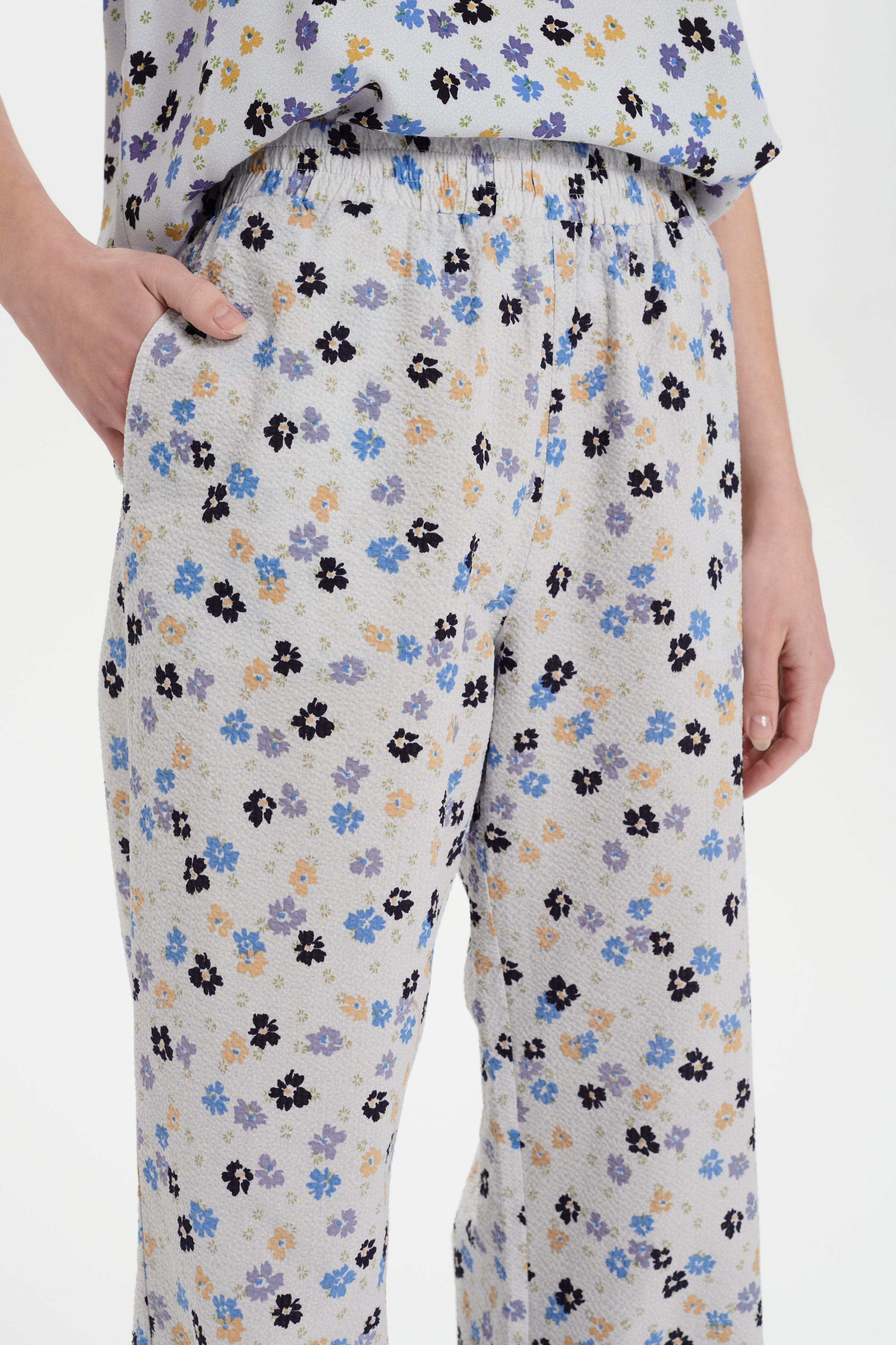 LivySZ Pants

 LOOKBOOK DETAIL 30511810-600326