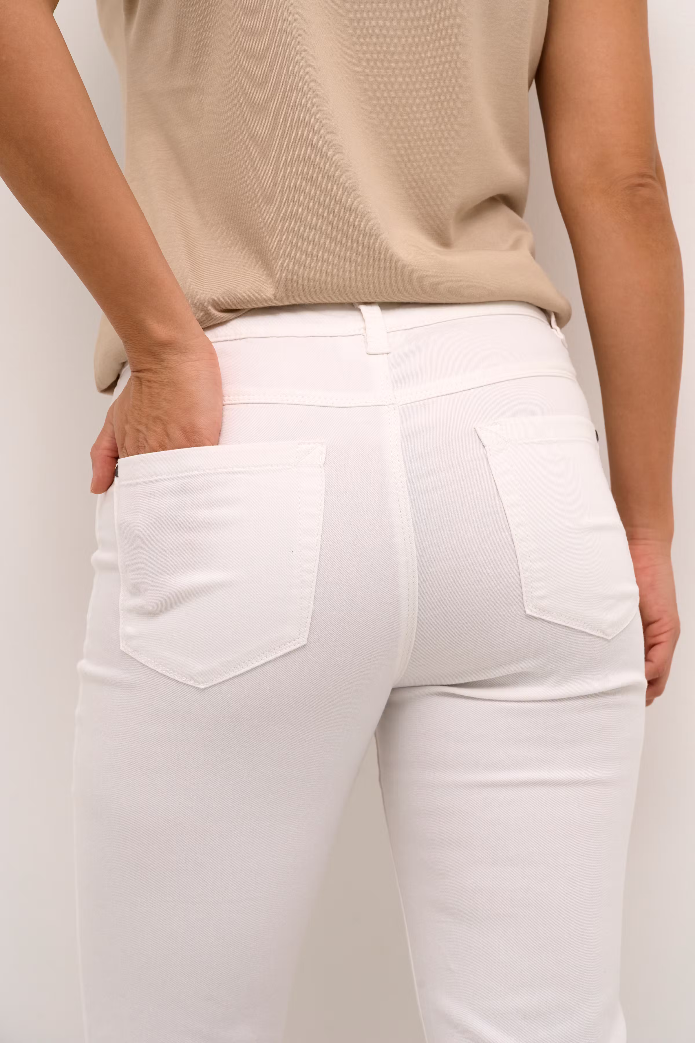 KAzelina Capri pants LOOKBOOK DETAIL 10506525-110602