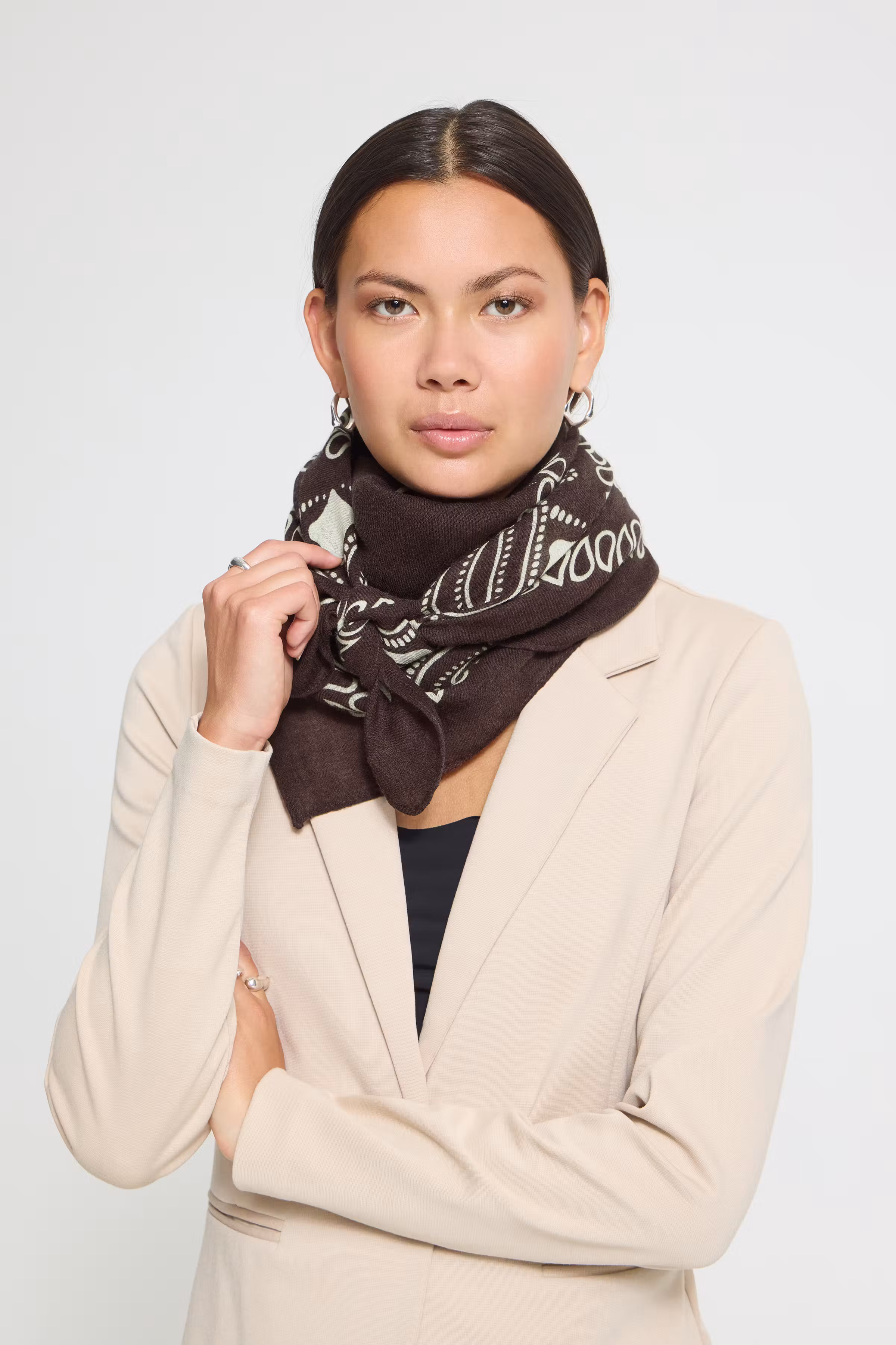 IAMARY Skjerf LOOKBOOK FRONT 20126630-191419