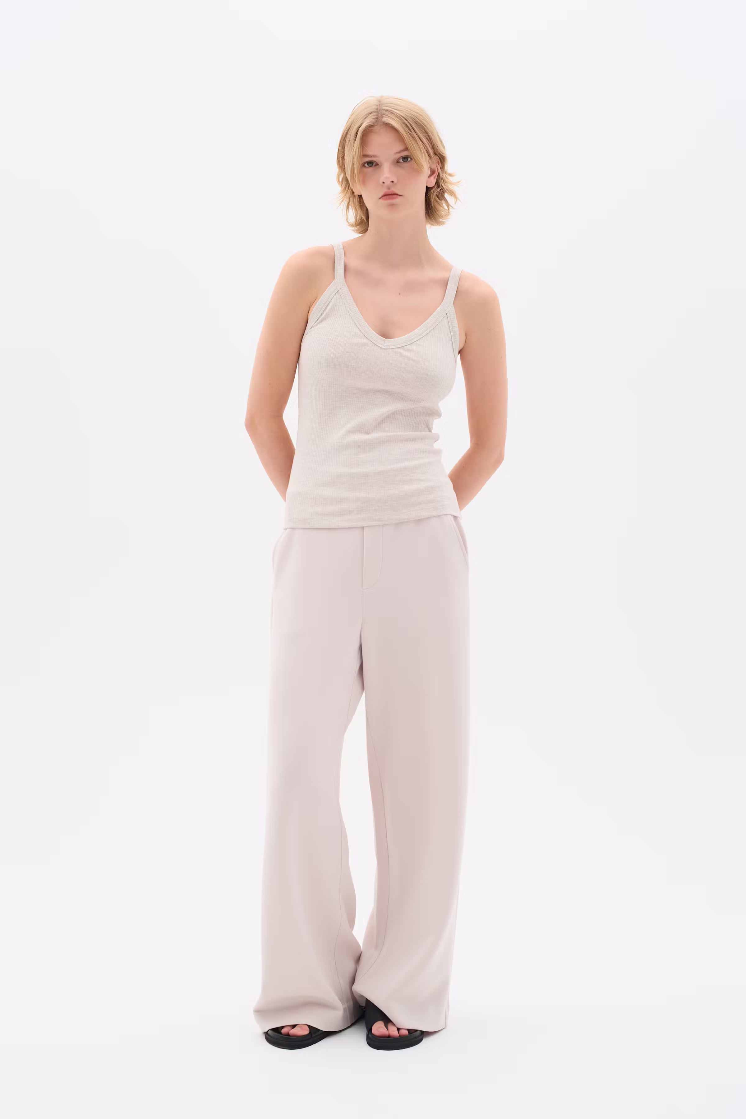 DagnaIW Top LOOKBOOK FRONT 30109849-300597