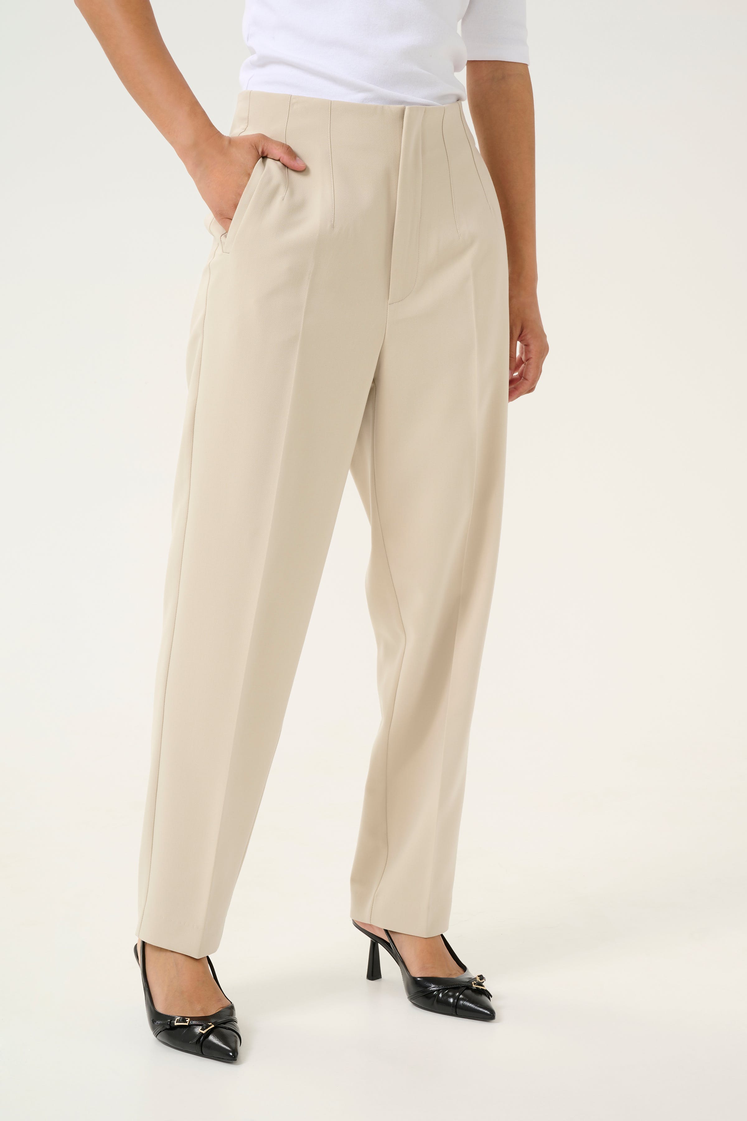 KAhella Bukser LOOKBOOK FRONT 10508755-151305