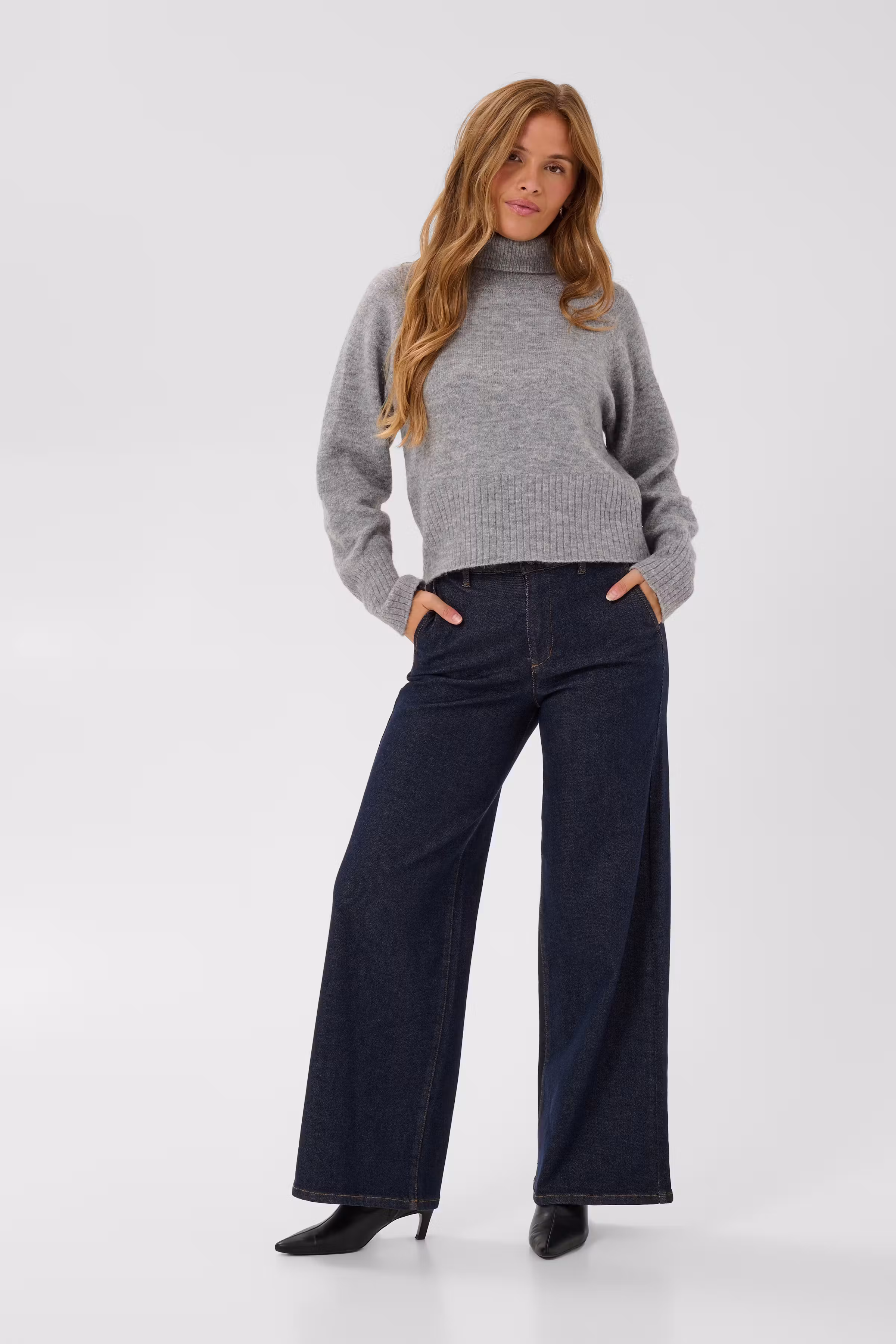KAerin Pullover LOOKBOOK FRONT 10511382-100123