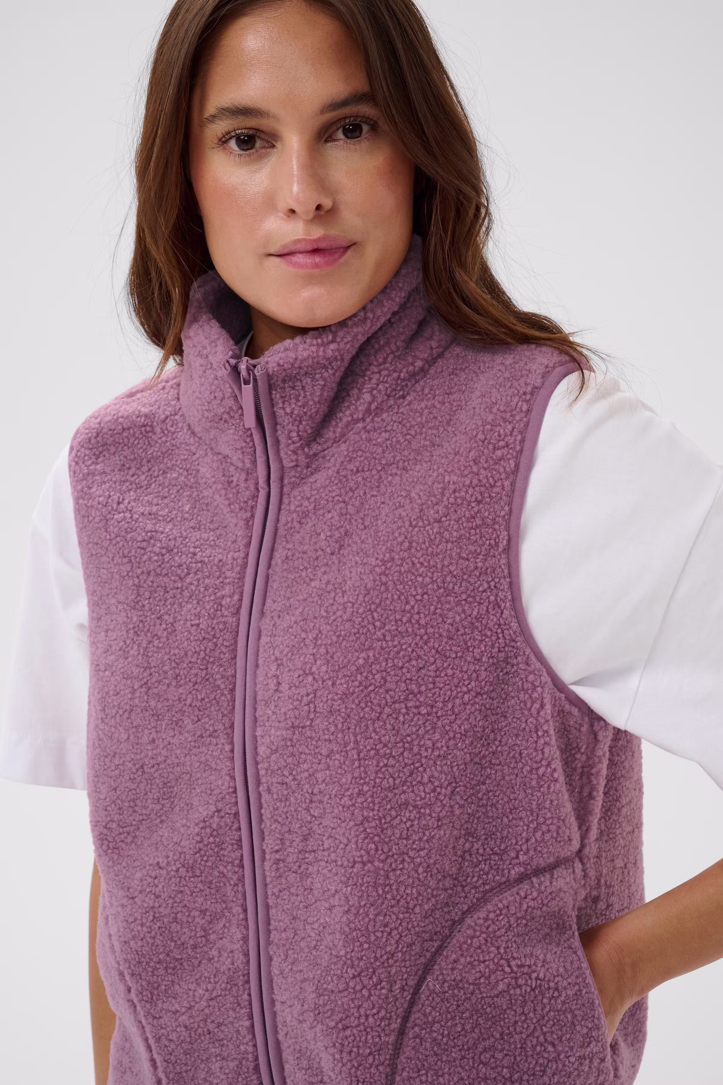 KAally Vest LOOKBOOK DETAIL 10512029-163205