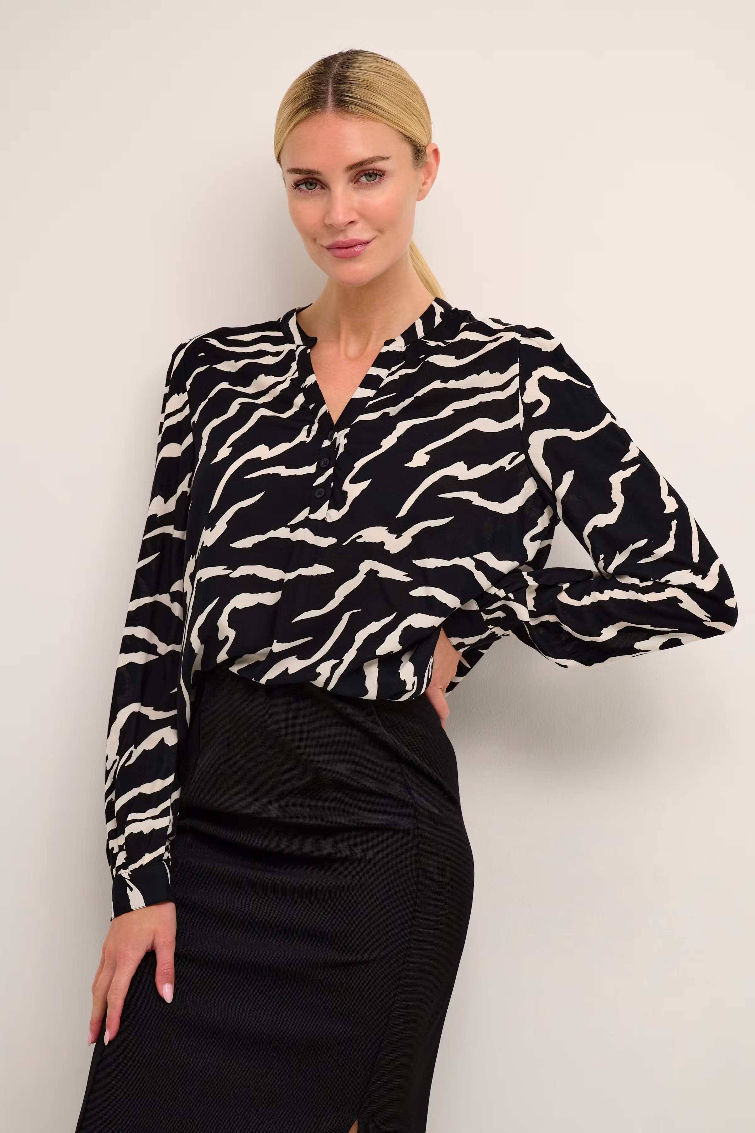 KAsomia Bluse LOOKBOOK FRONT 10507259-103939