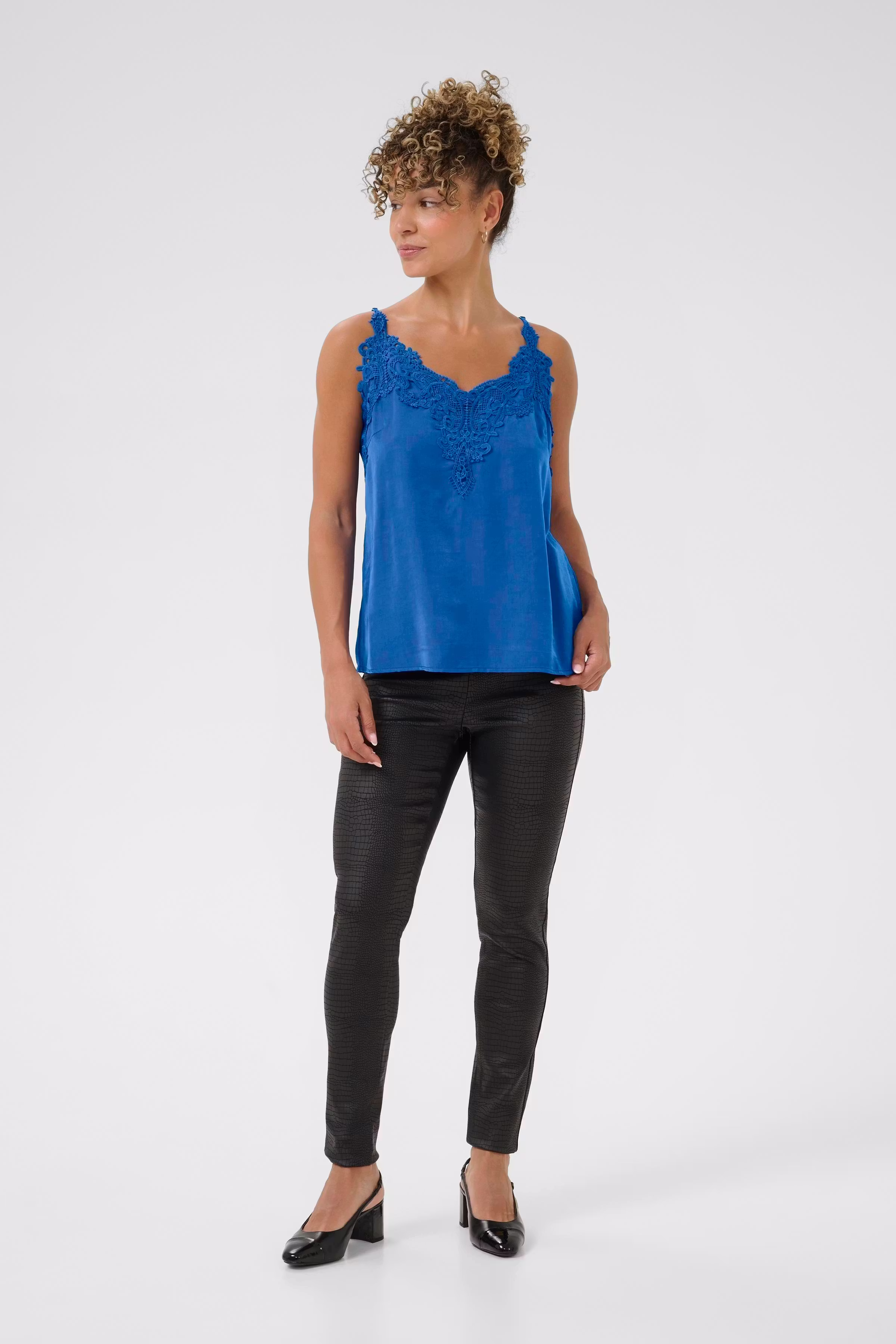 CRAnna Top LOOKBOOK FRONT 10611224-194055