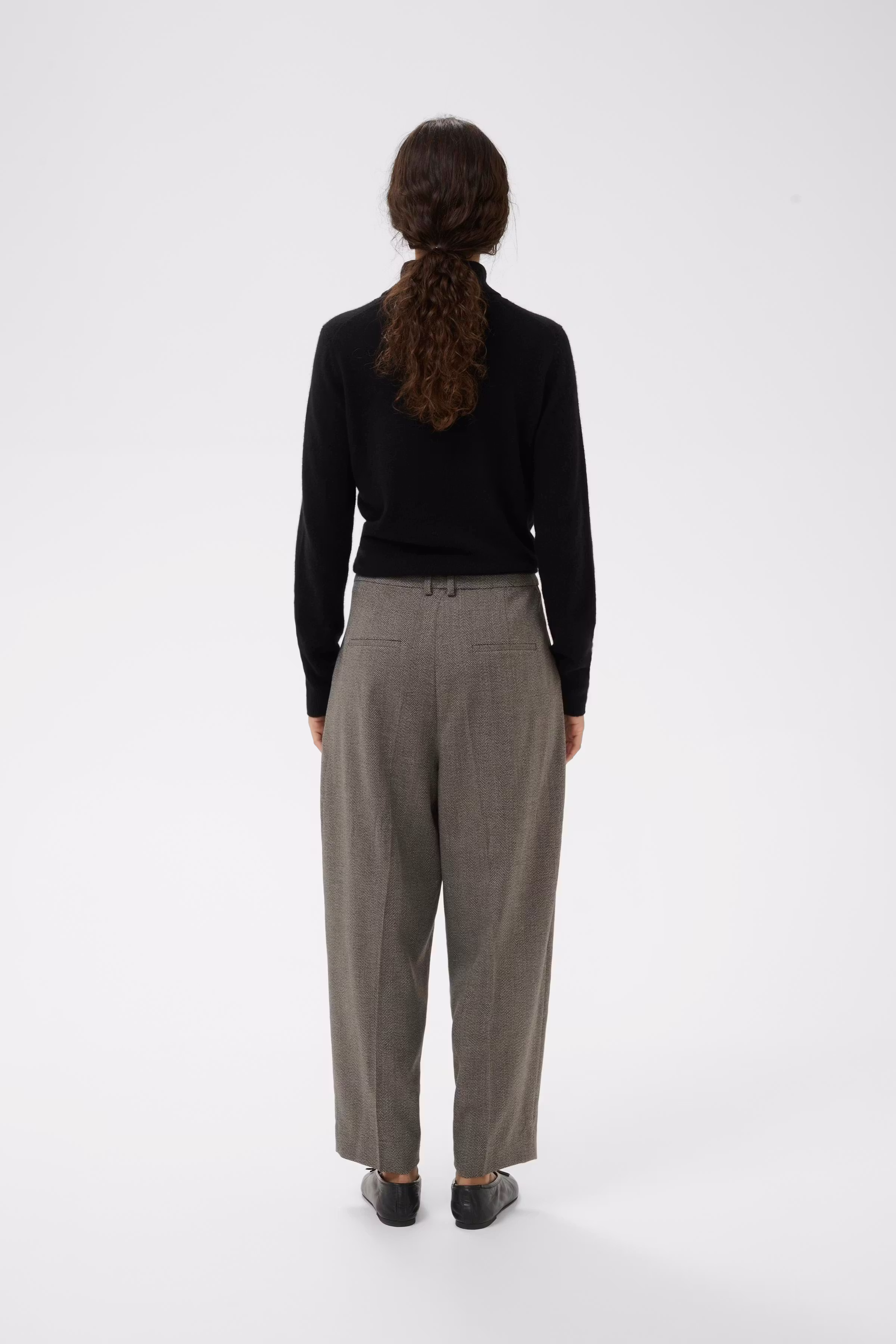 KahlaIW Pleated Hose LOOKBOOK BACK 30109734-191518