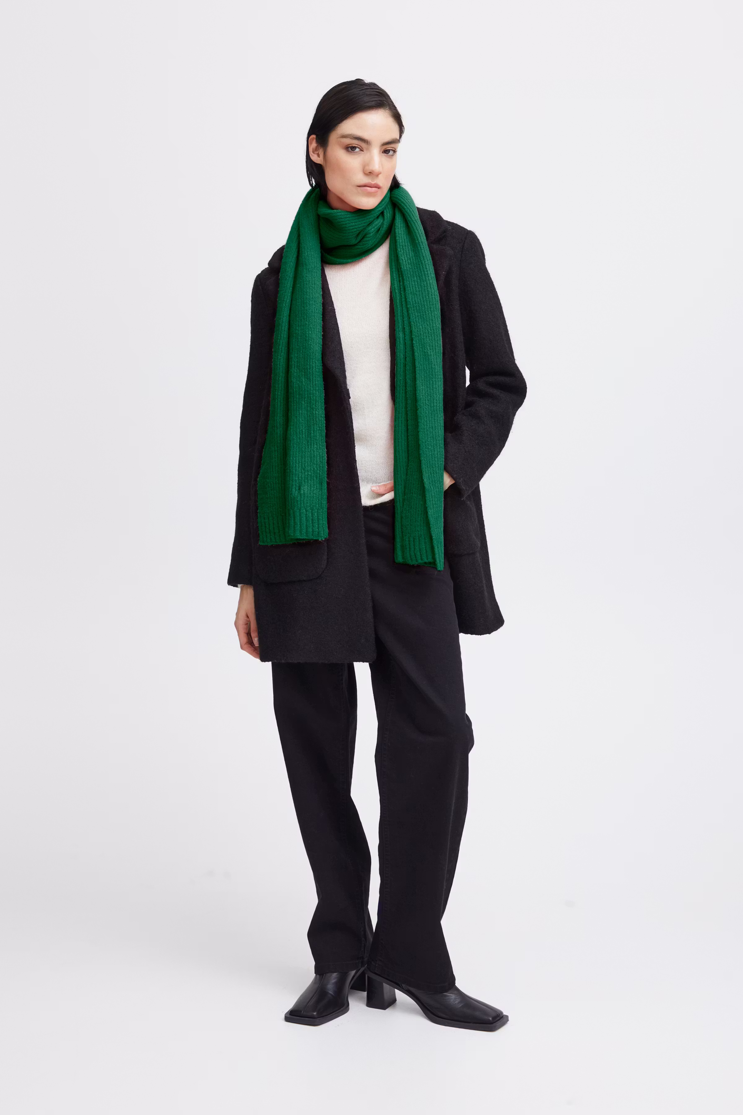 IAIVO Skjerf LOOKBOOK FRONT 20112670-185424