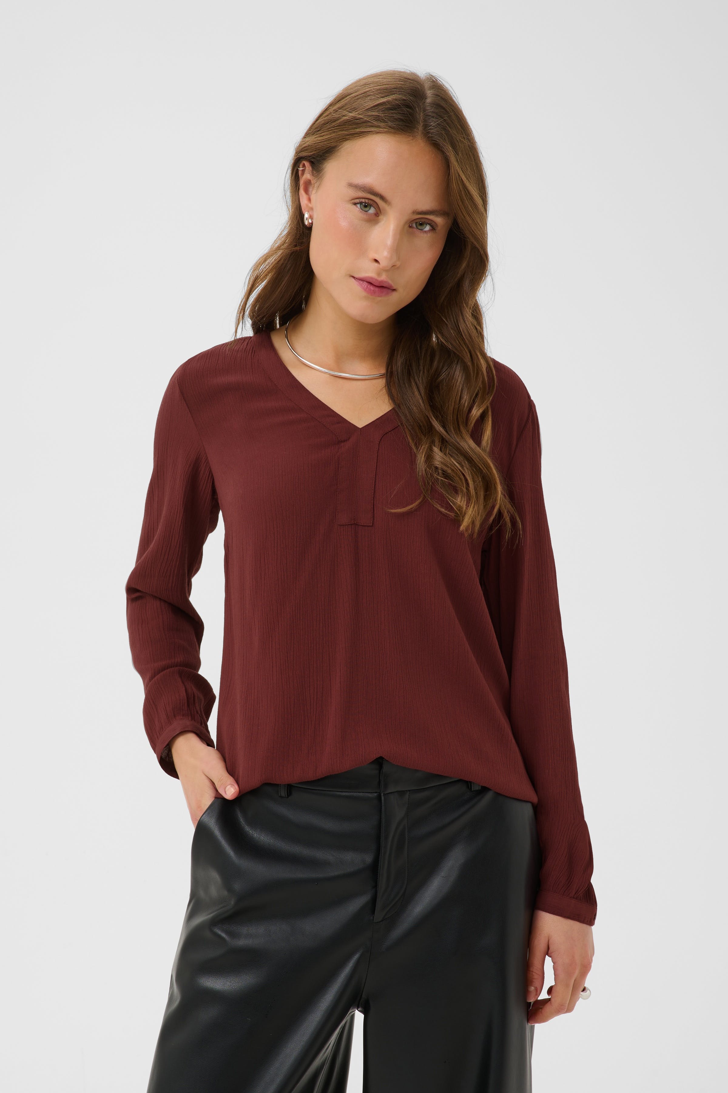 Amber Blouse LOOKBOOK FRONT 501032-191525
