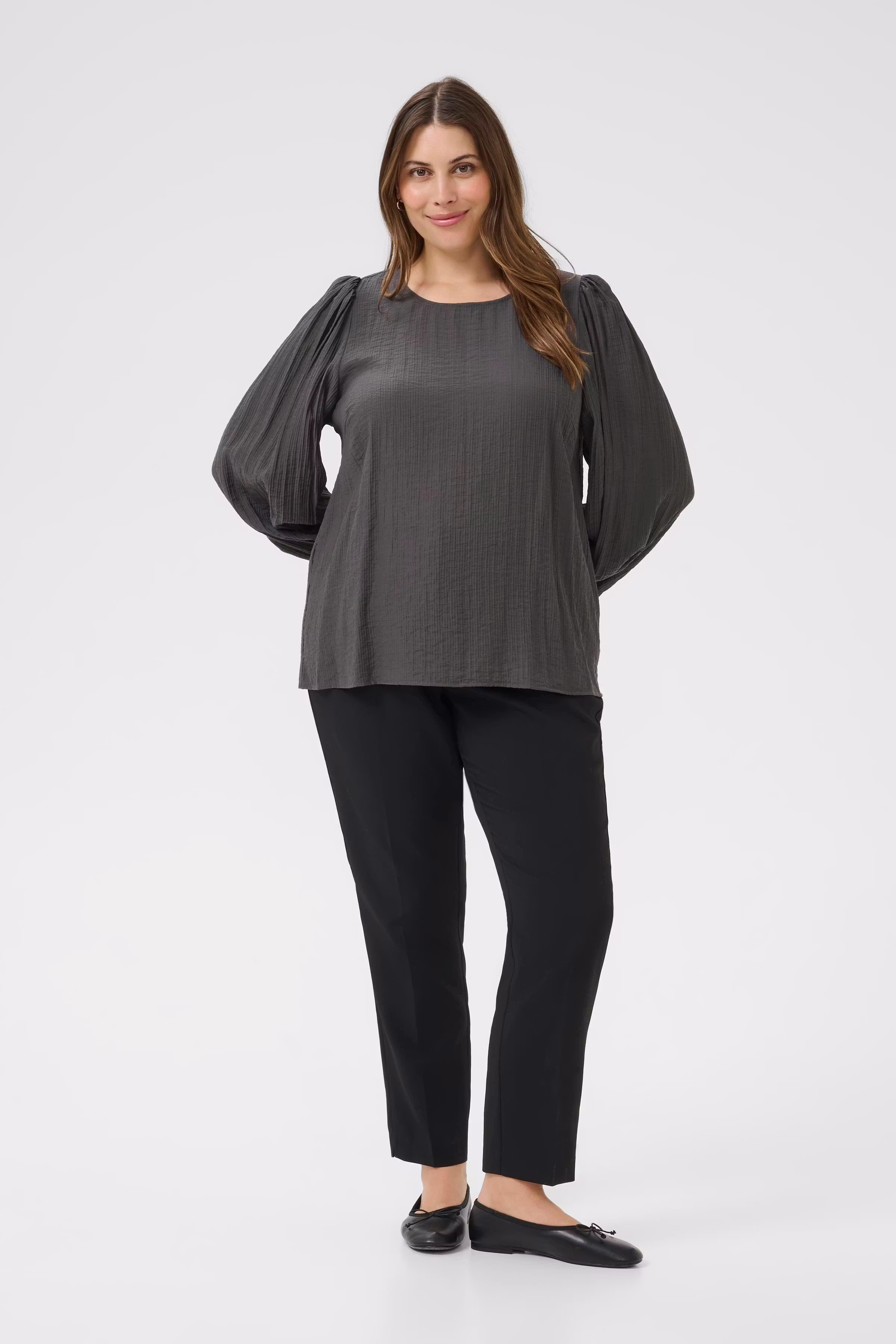 KCviva Blouse LOOKBOOK FRONT 10583705-190205