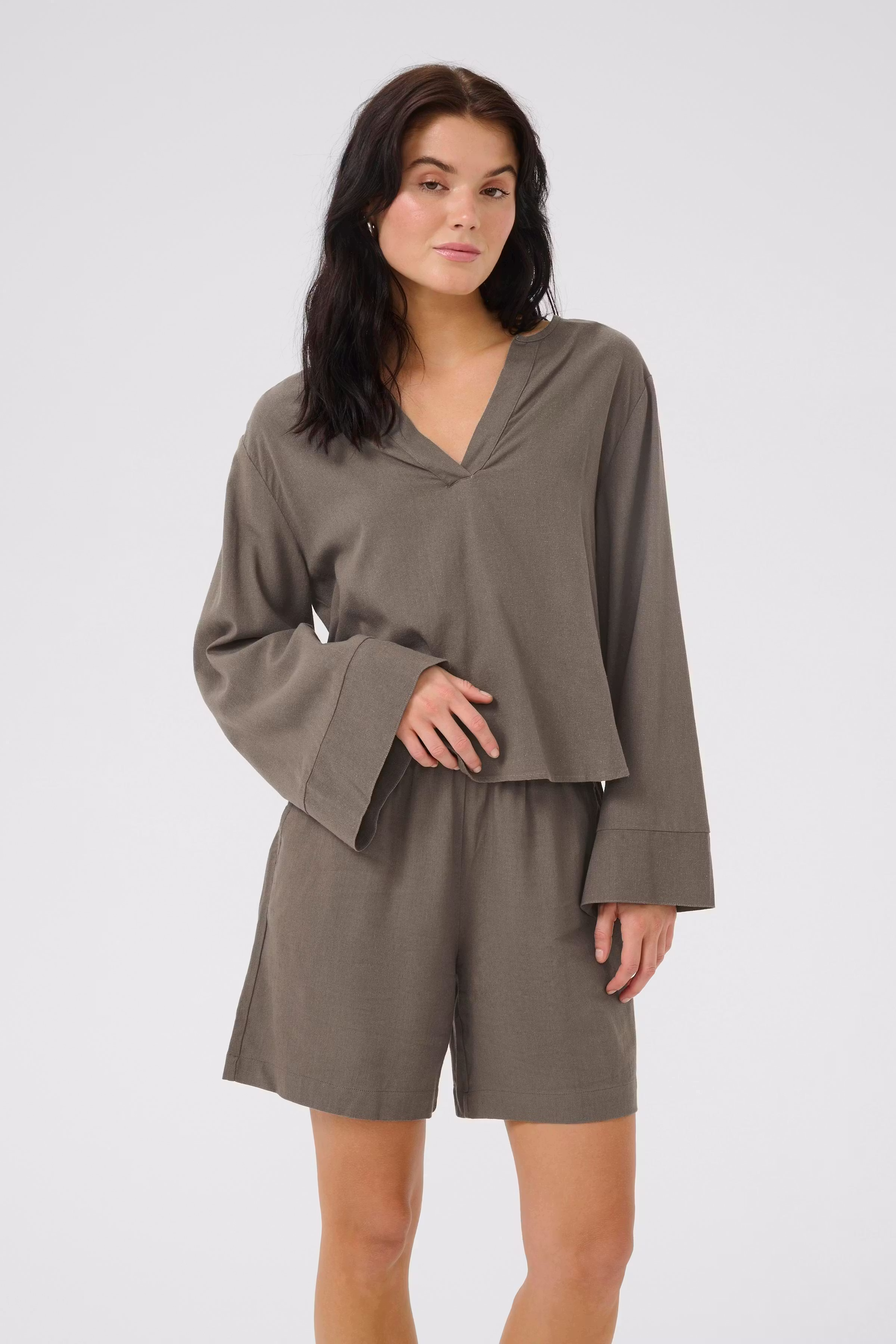 DiasMW Linen Blouse LOOKBOOK FRONT 10704714-181112