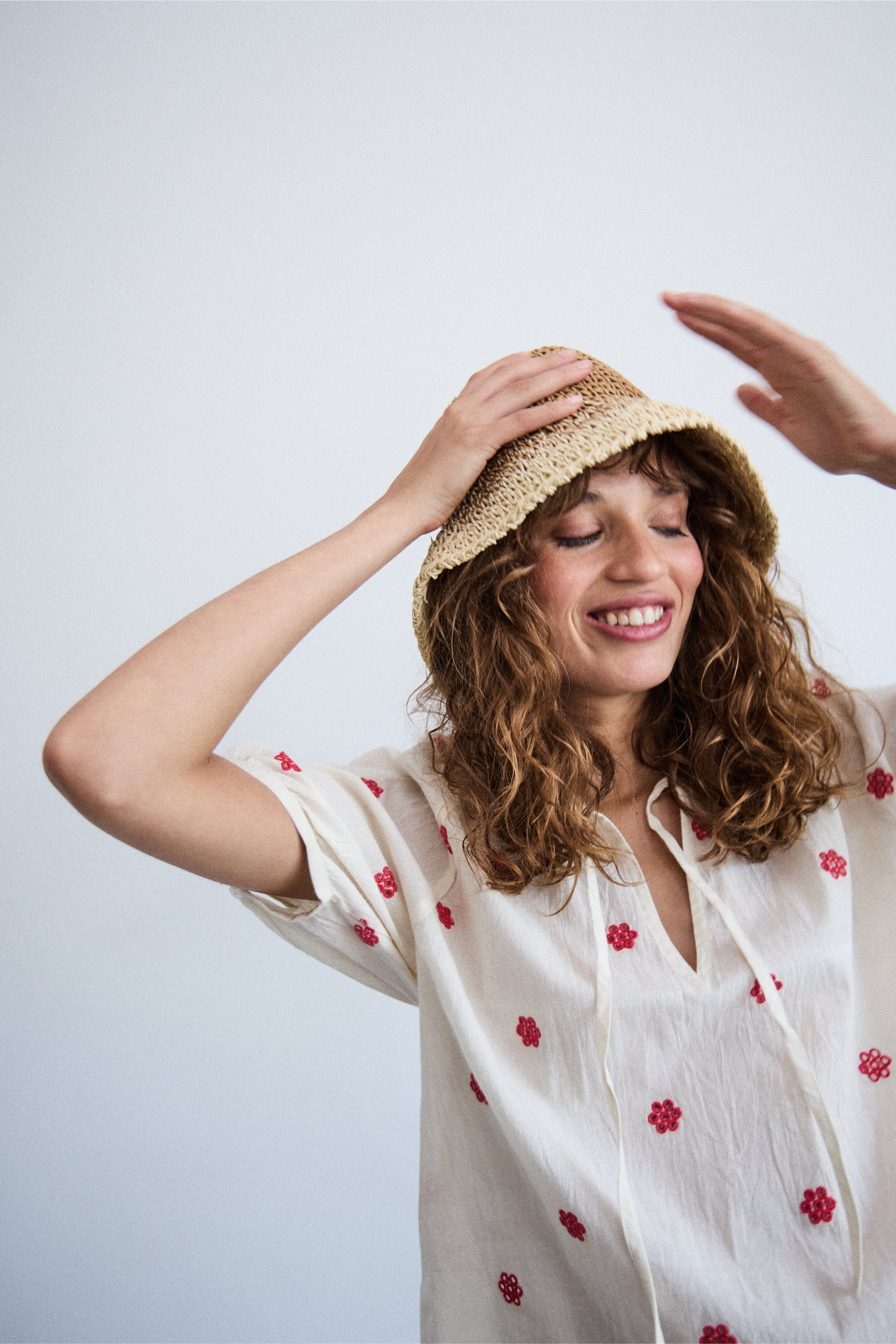 IAMENAKA Hatt LOCATION NONE 20123137-151306