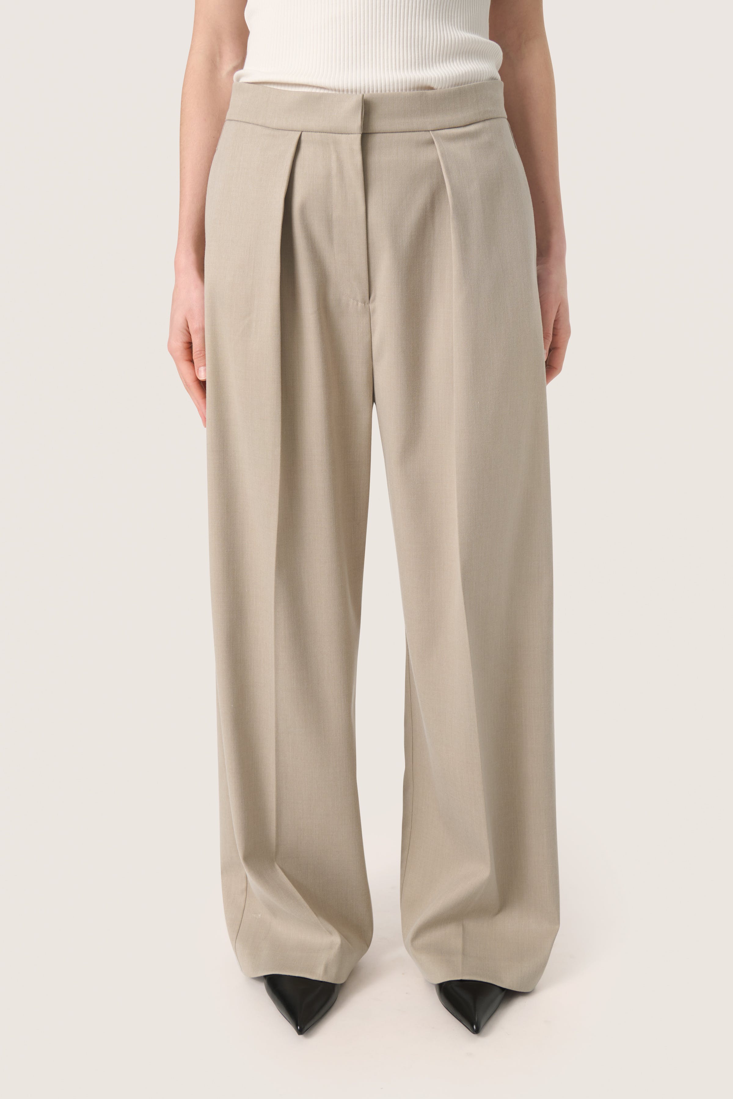 SLSagna Trousers LOOKBOOK FRONT 30407623-1658031