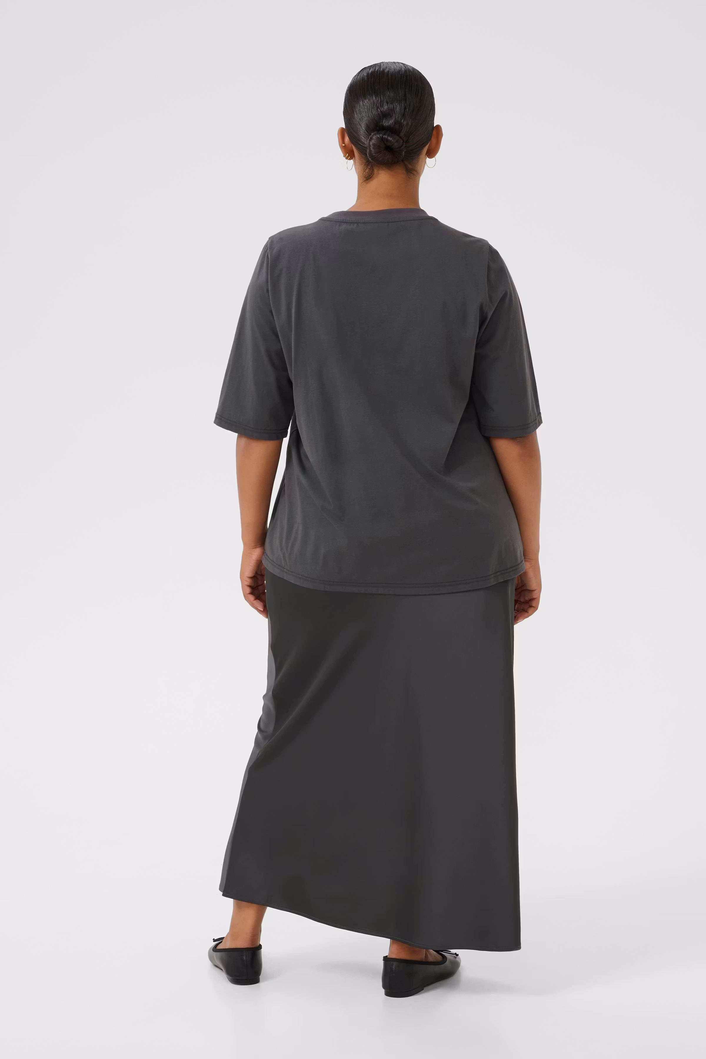 KChelena T-shirt LOOKBOOK BACK 10583637-190205