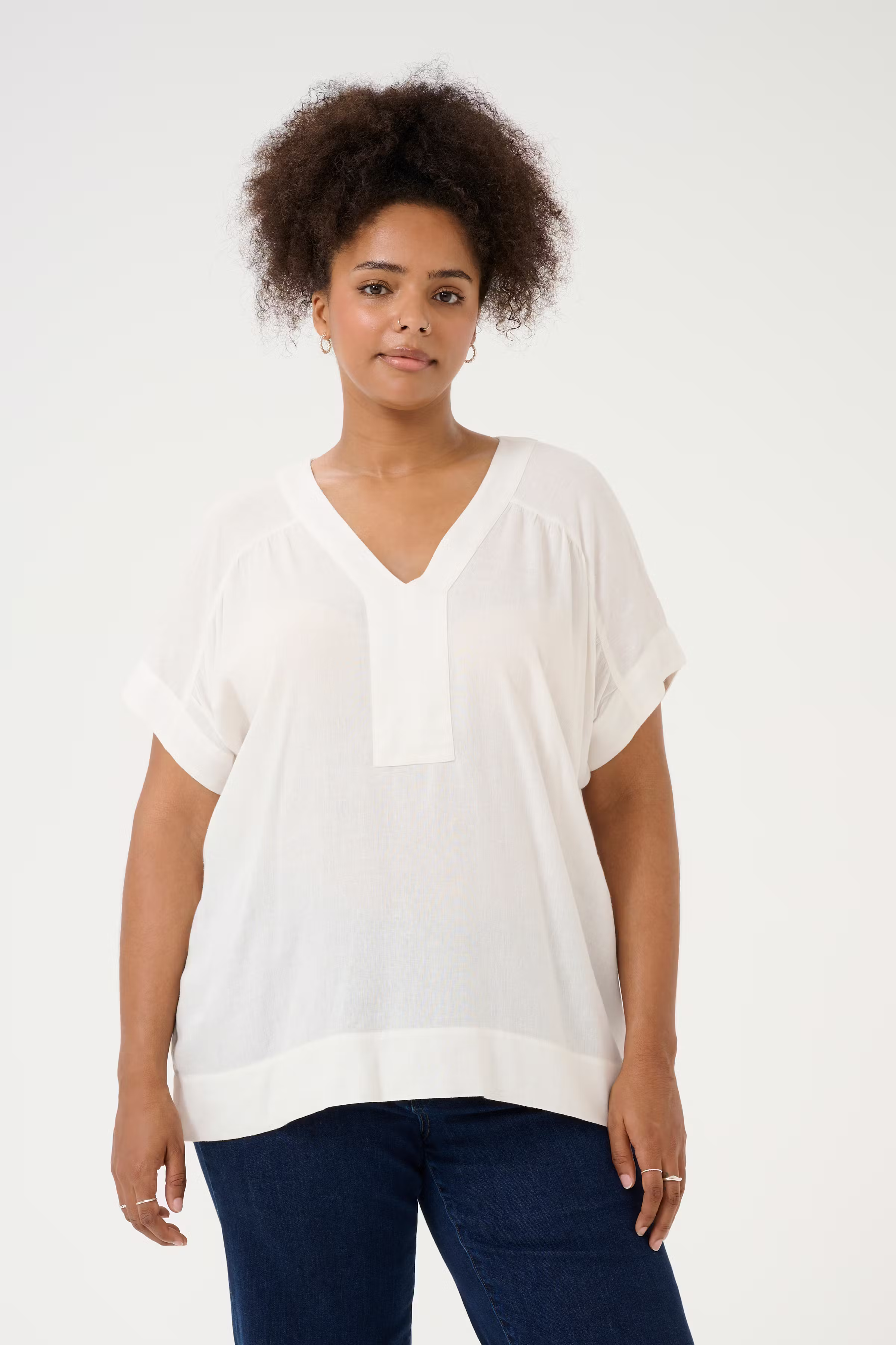 KCmille Linen Blouse LOOKBOOK FRONT 10583097-110602