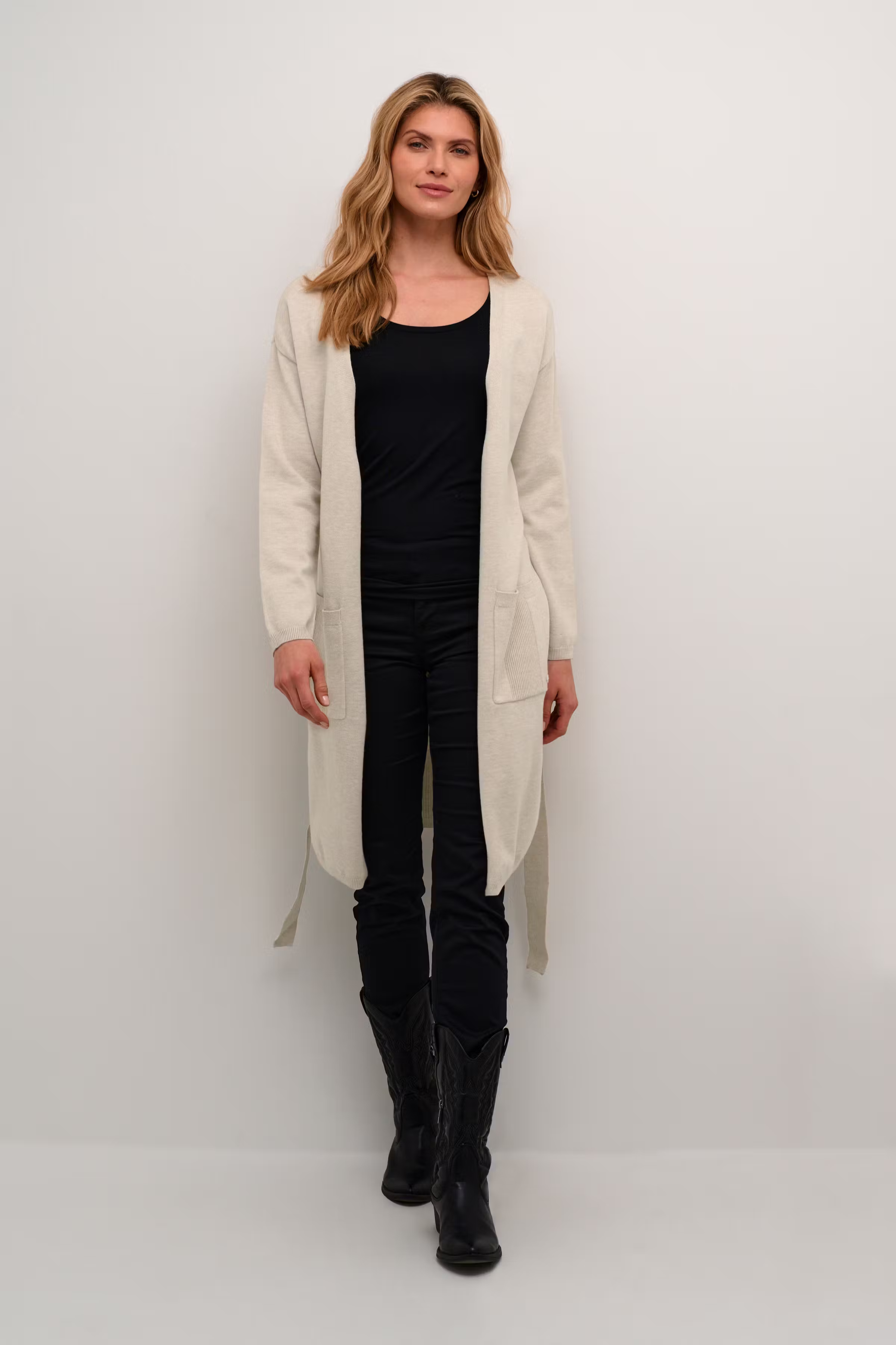 CRDela Cardigan LOOKBOOK FRONT 10612822-100232