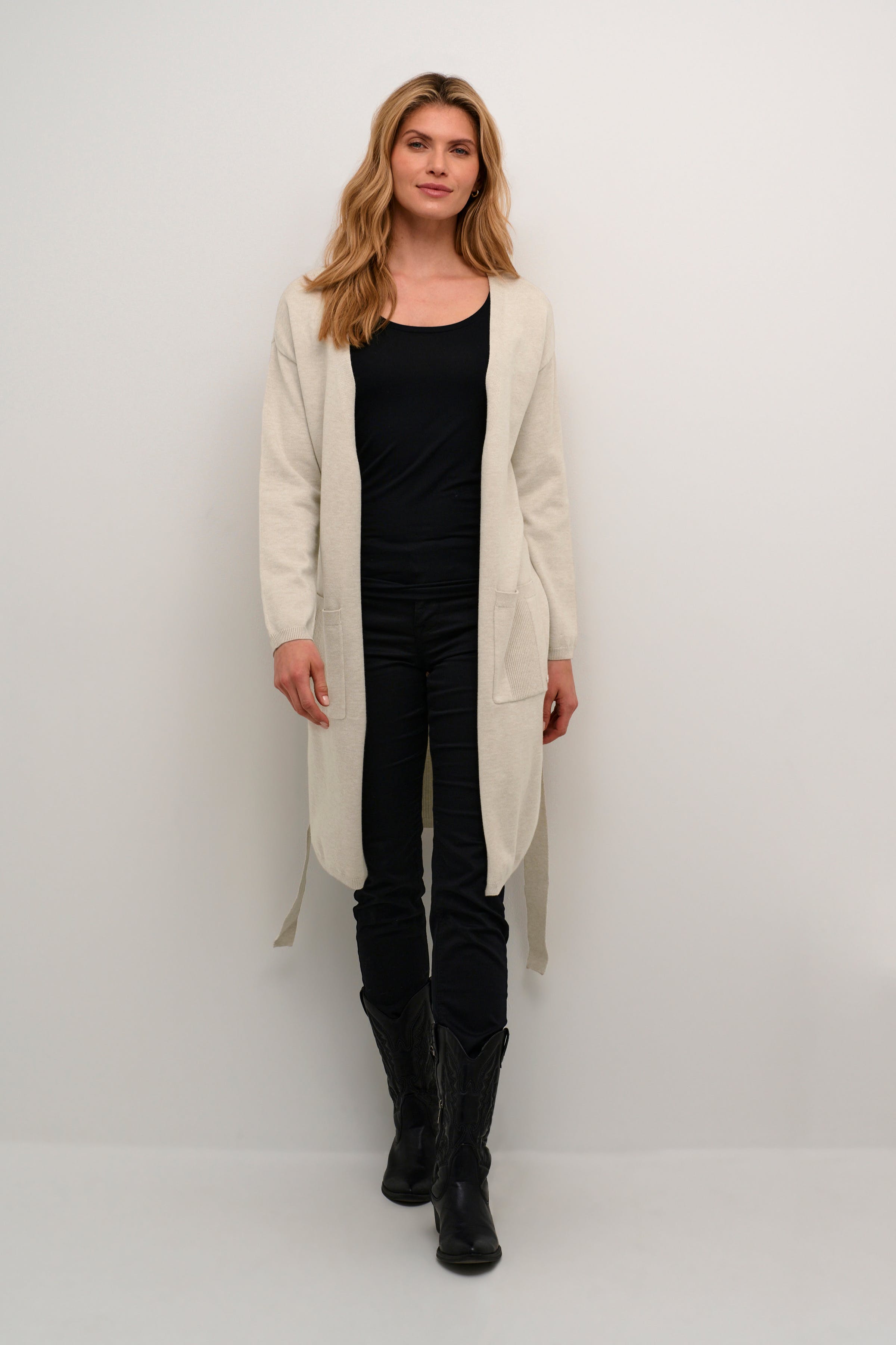 CRDela Cardigan LOOKBOOK FRONT 10612822-100232