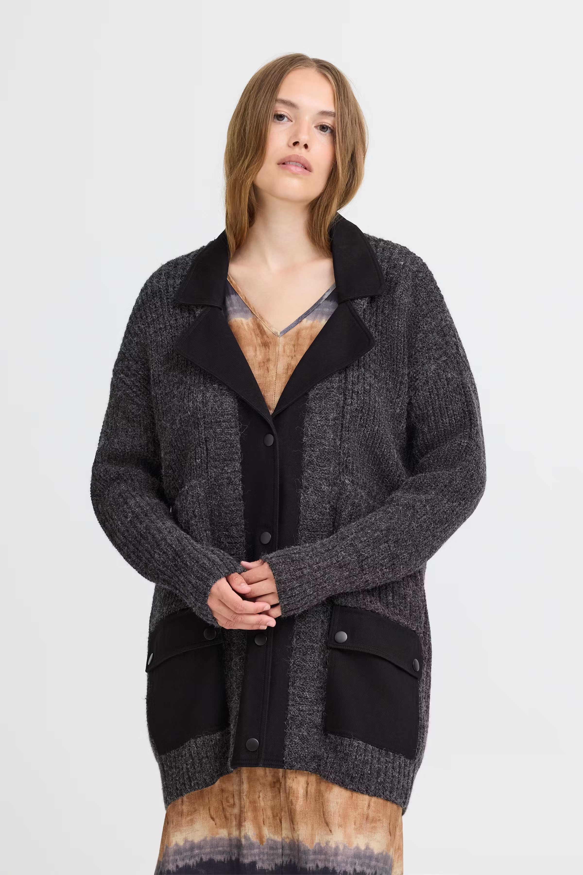 PZSEANKE Cardigan LOOKBOOK FRONT 50209078-205243