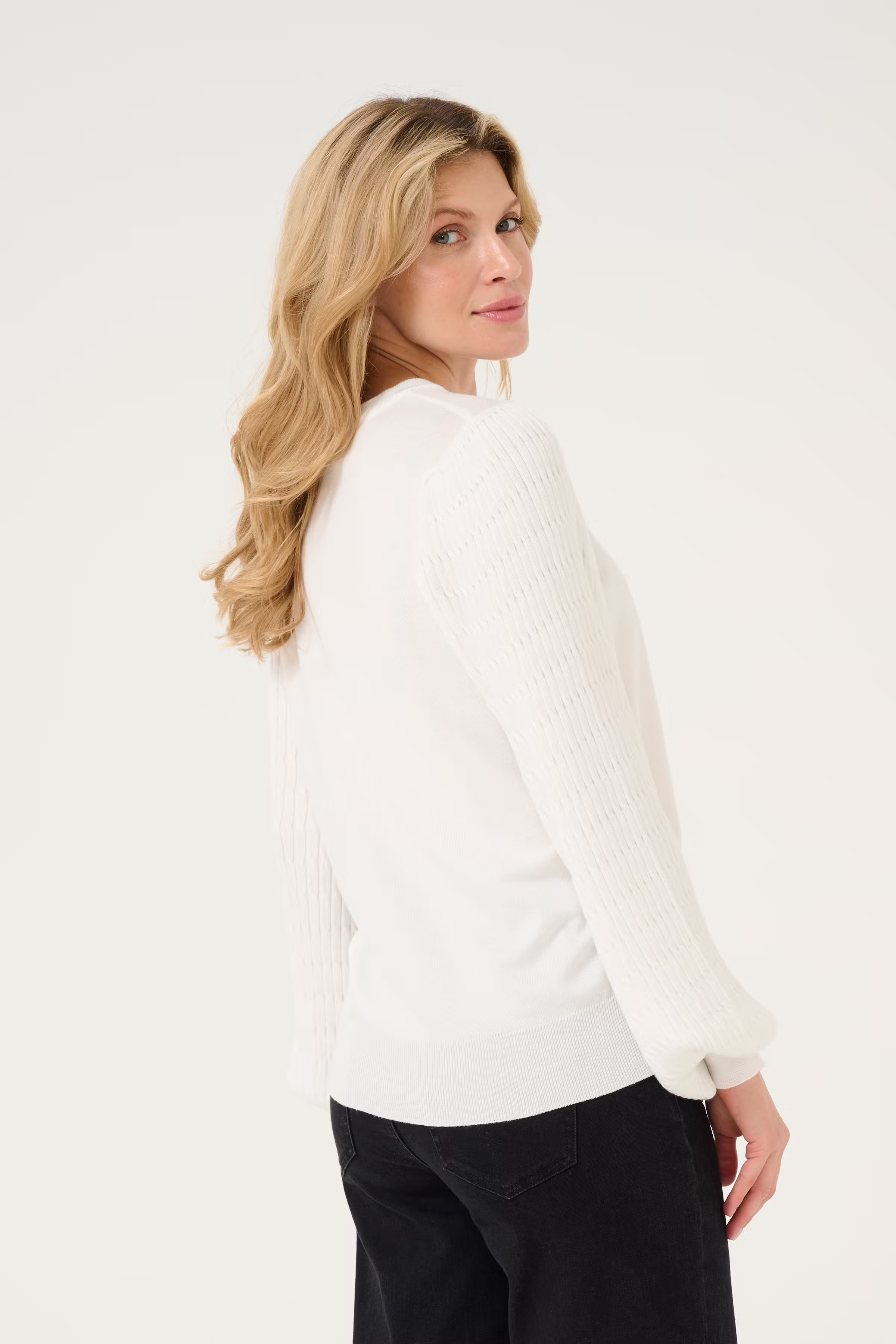 KAnanna Pullover LOOKBOOK BACK 10509104-110602