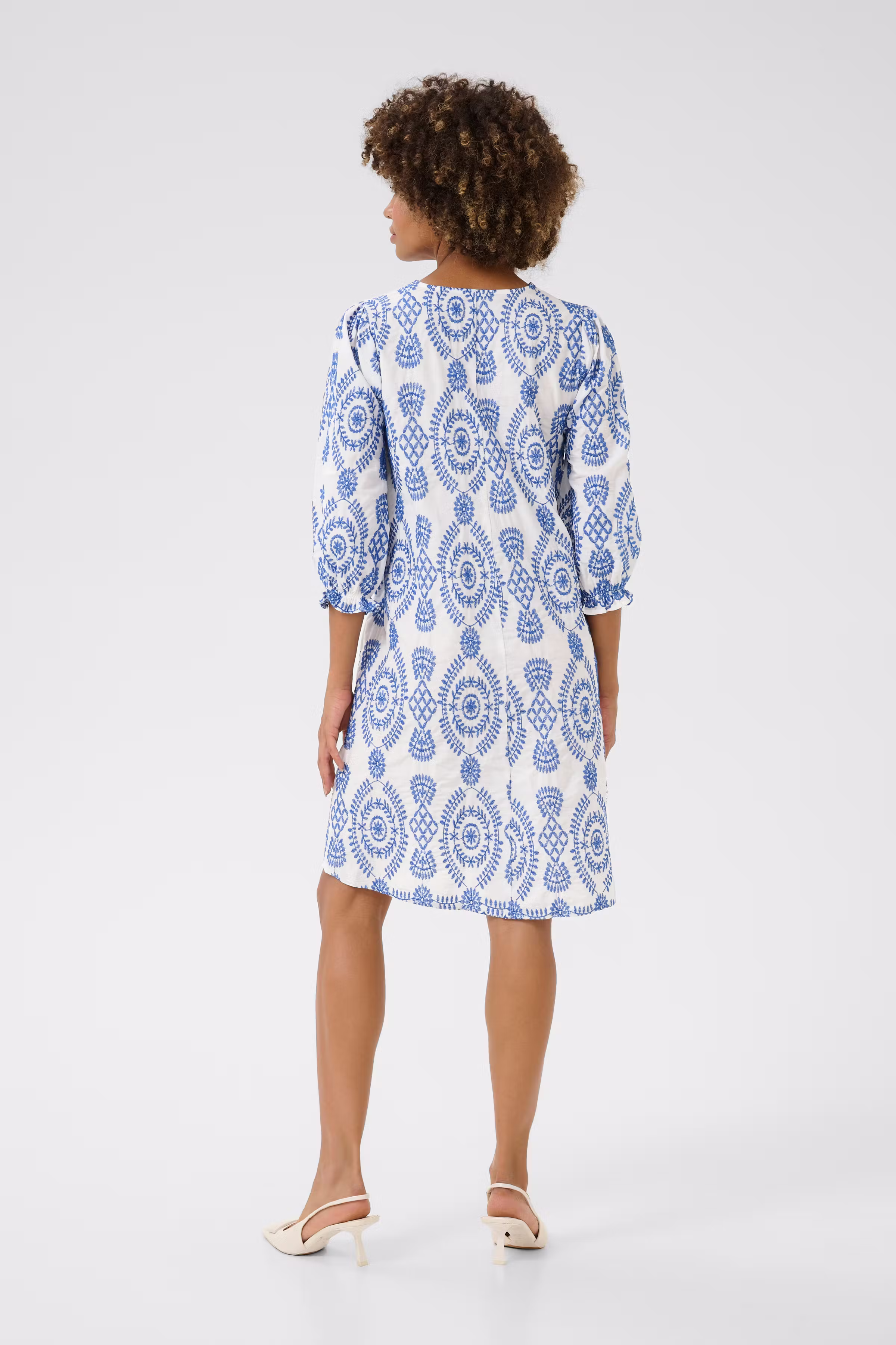 CUtia Klänning med broderi LOOKBOOK BACK 50109438-107877