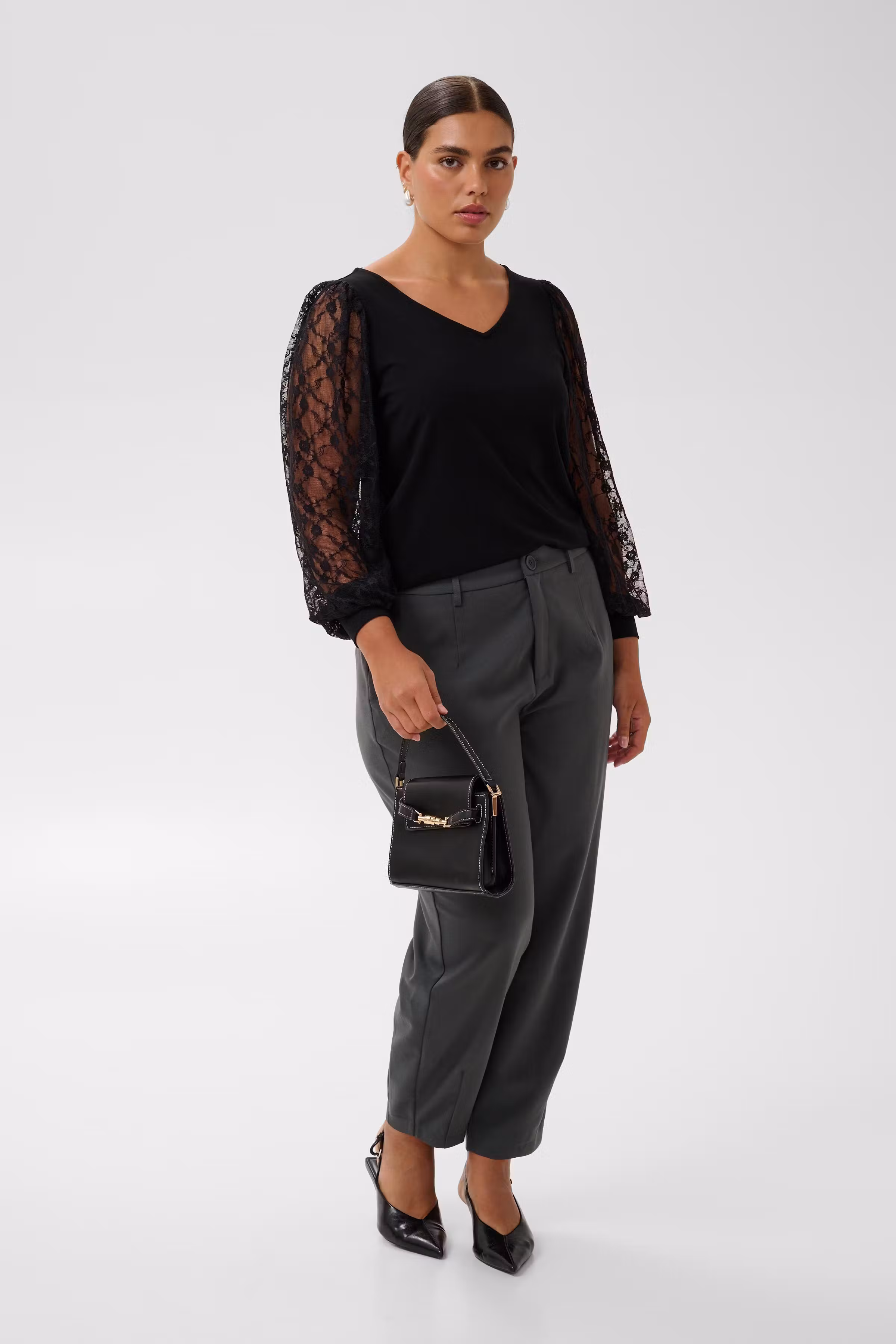 KCleona Blouse LOOKBOOK FRONT 10584591-100121