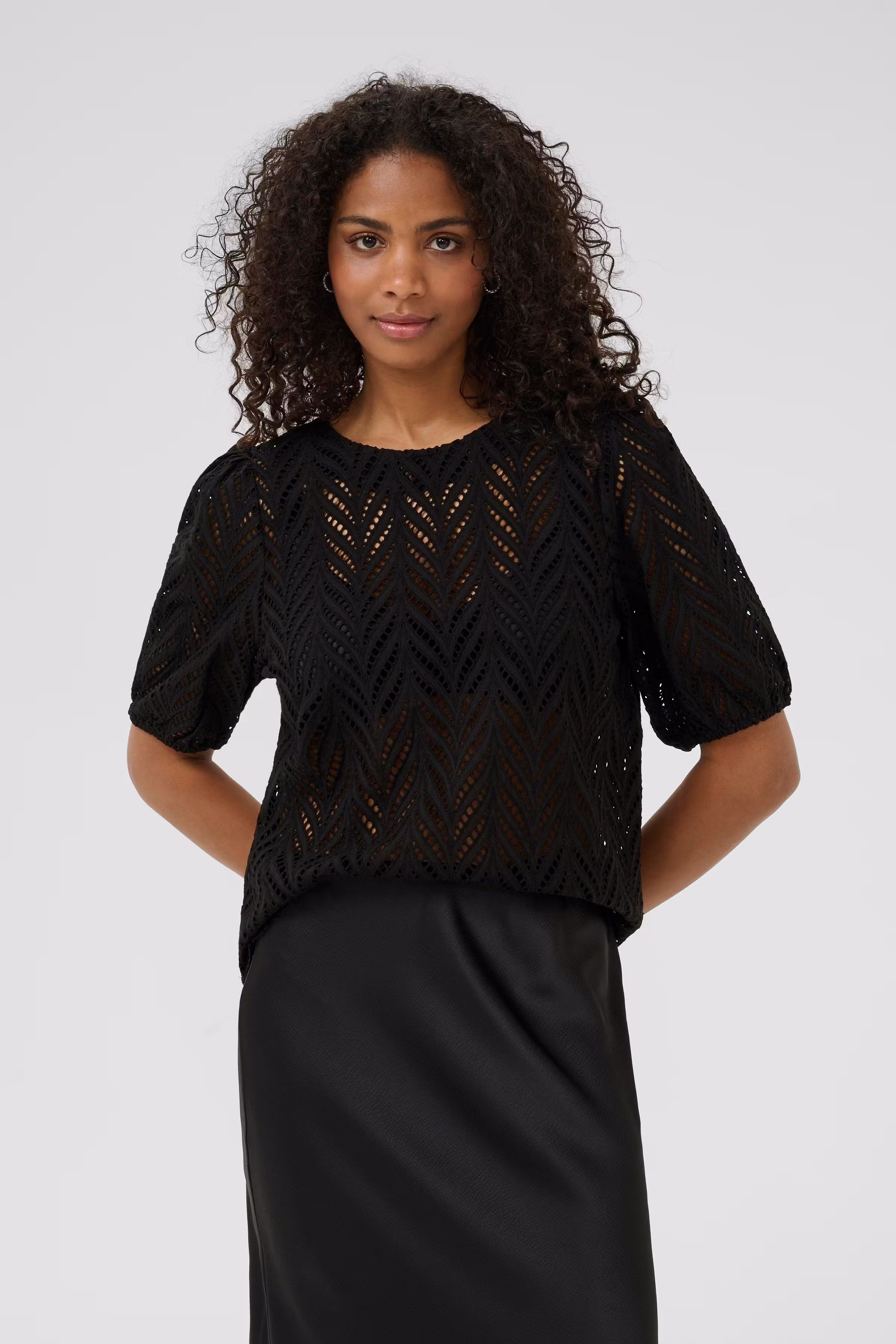 KAteri Blouse LOOKBOOK FRONT 10510112-100121