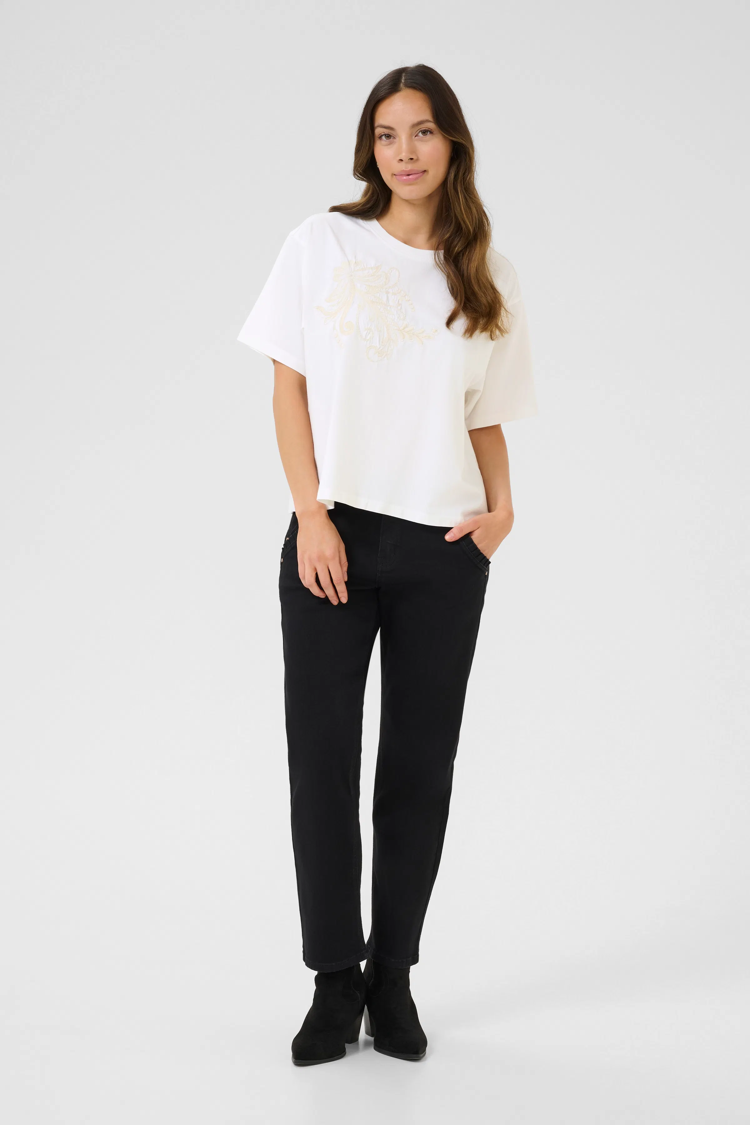 CRLeona T-shirt LOOKBOOK FRONT 10613982-110602