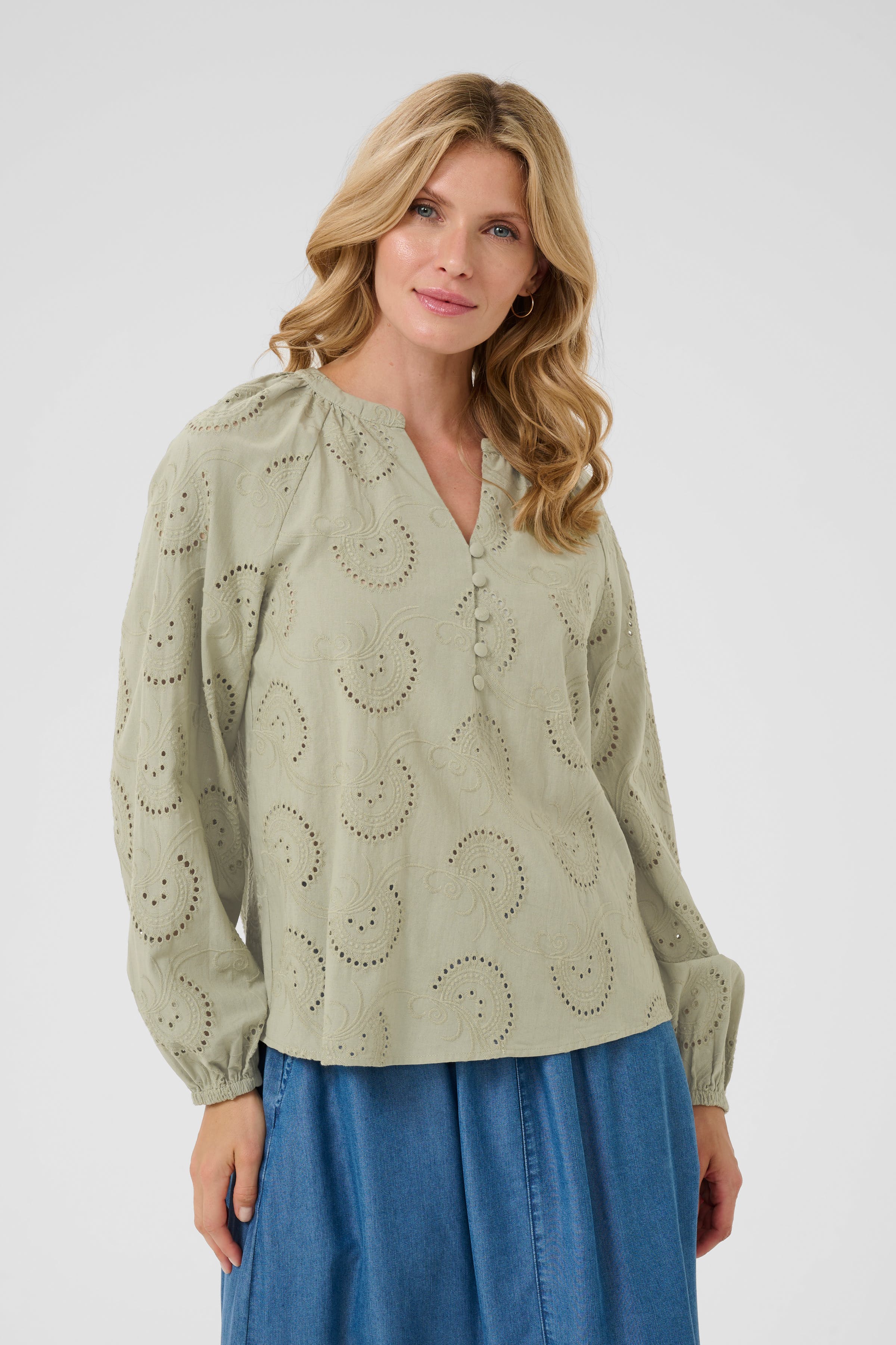 CRDelia Bluse LOOKBOOK FRONT 10613324-160213