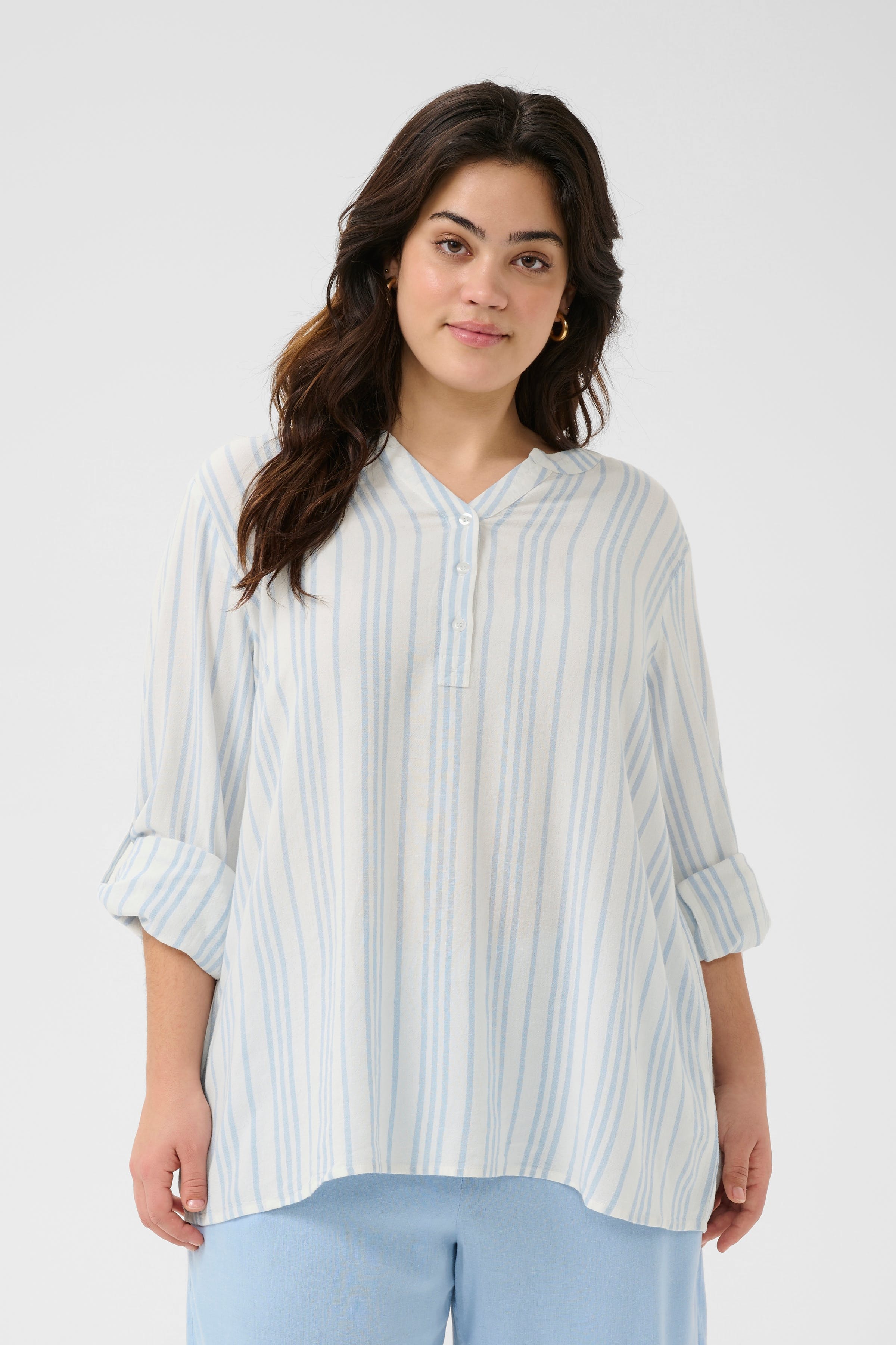 KCmille Linen Blouse LOOKBOOK FRONT 10582215-107740