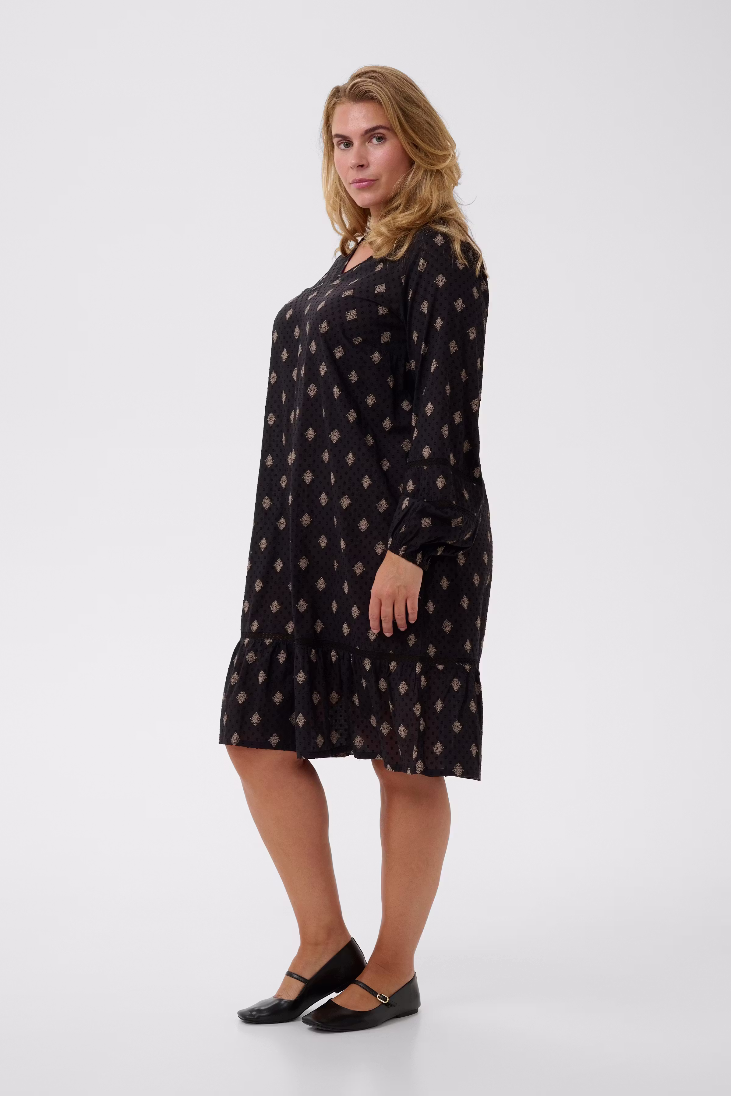 KCwily Dress LOOKBOOK FRONT 10584246-109501