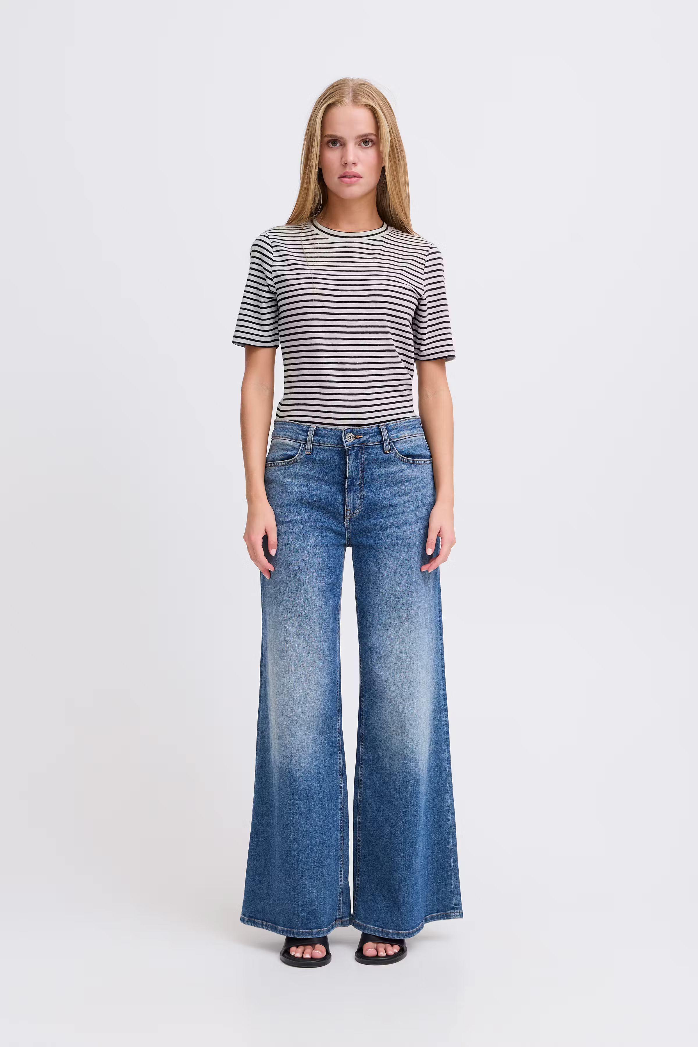 IHMIRA T-shirt LOOKBOOK FRONT 20122522-204128