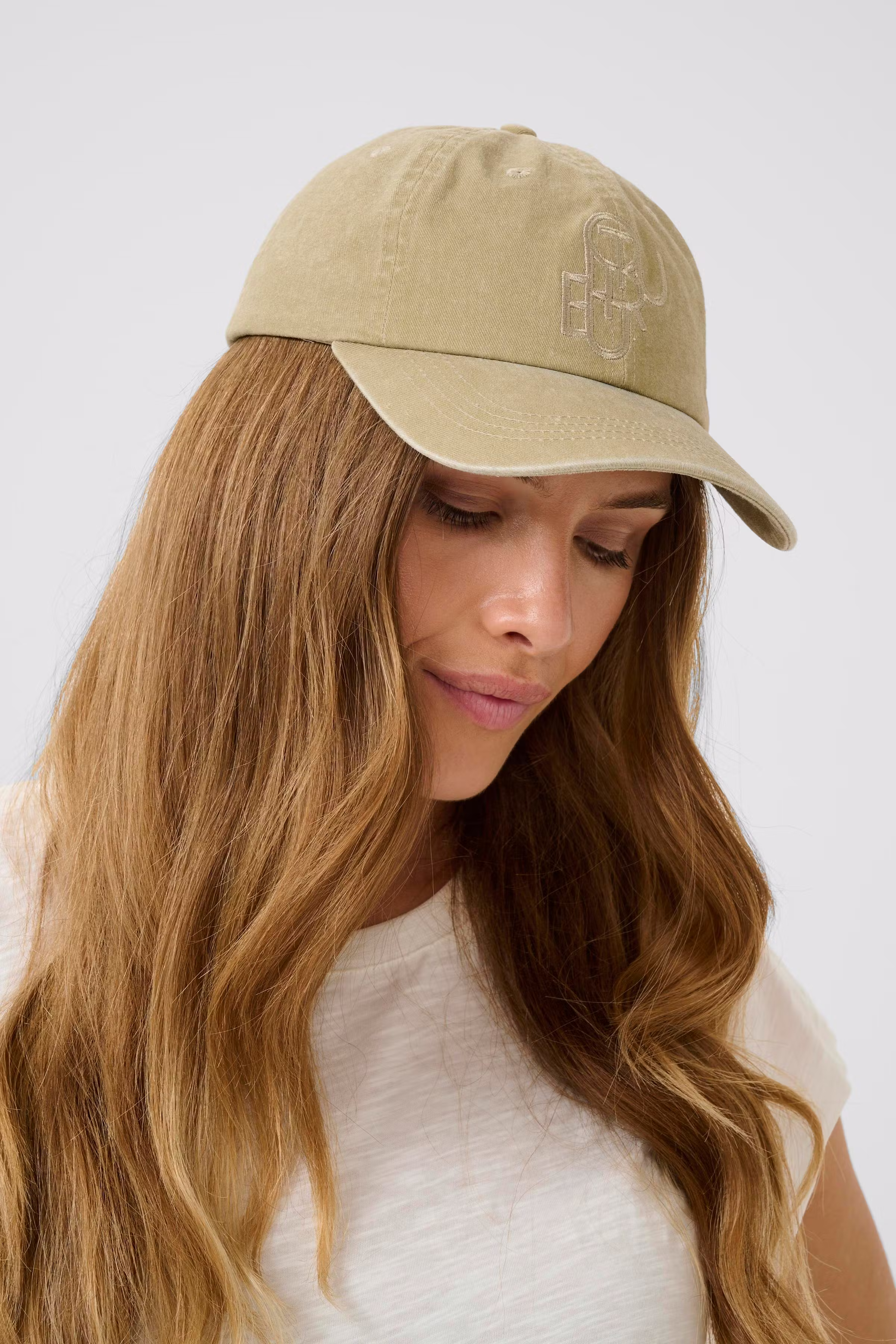 CUyessie Caps LOOKBOOK DETAIL 50112837-171009