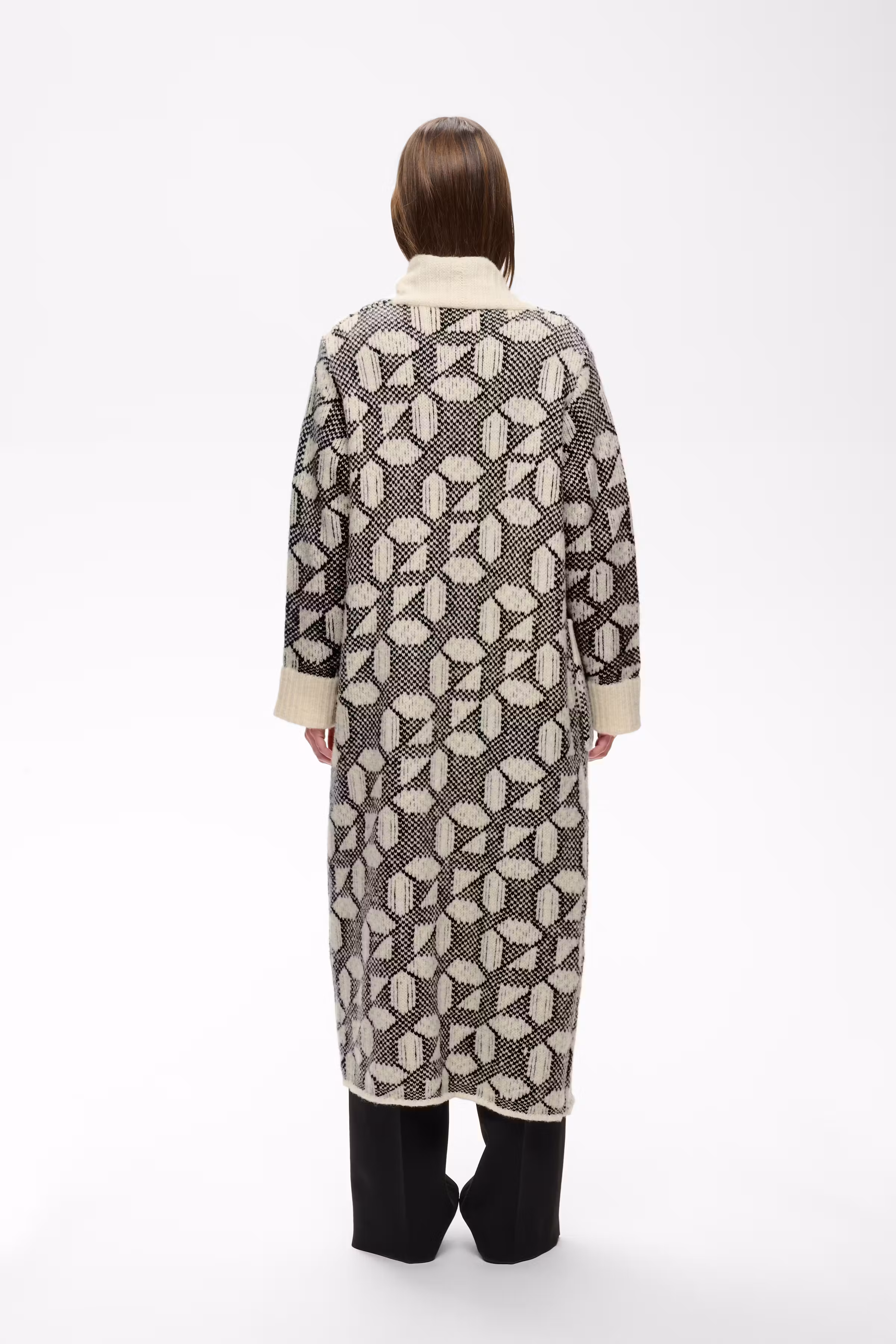 TULAIW Cardigan LOOKBOOK BACK 30113081-900013271