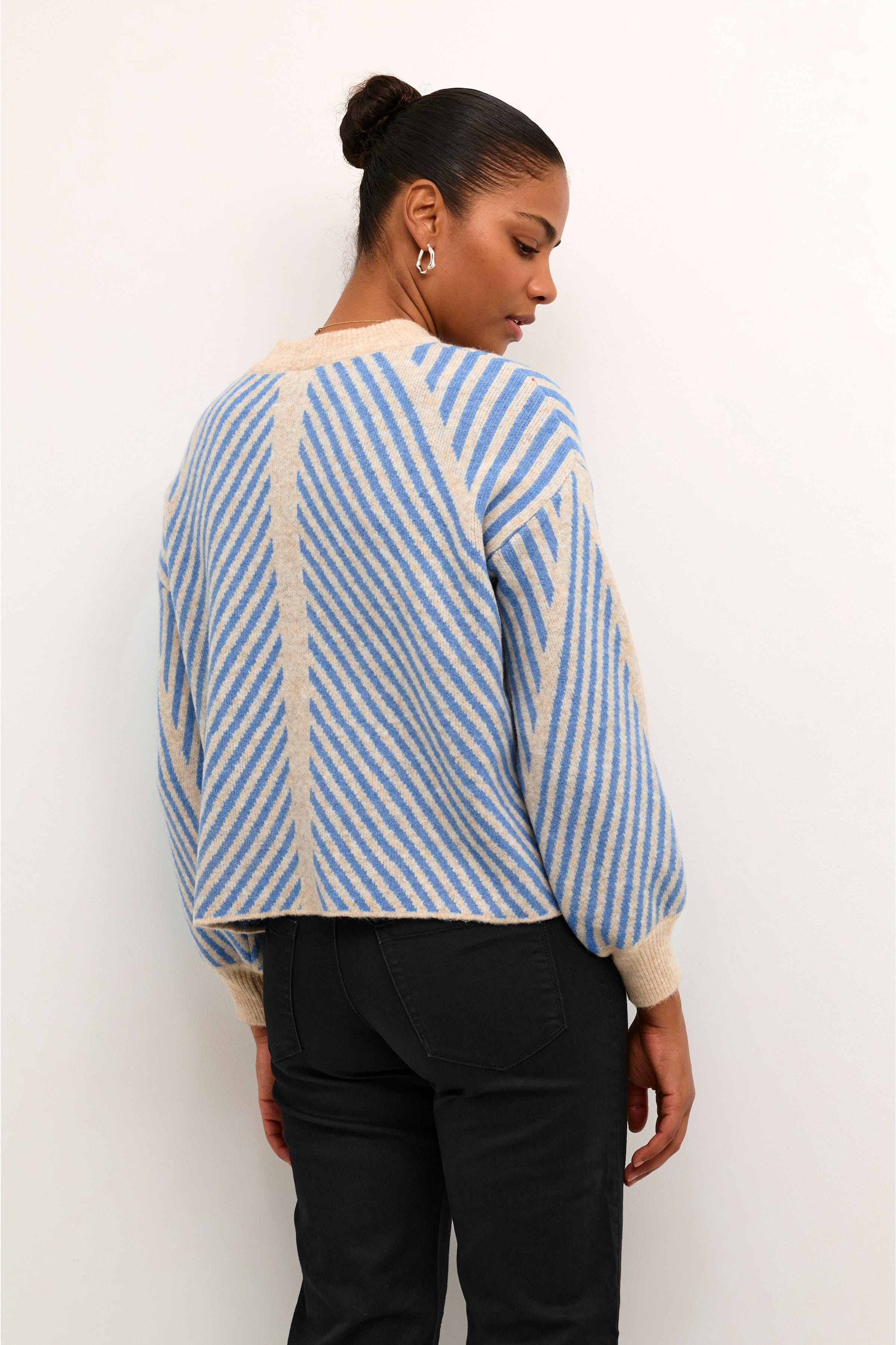 KAvera Pullover LOOKBOOK BACK 10507817-104928