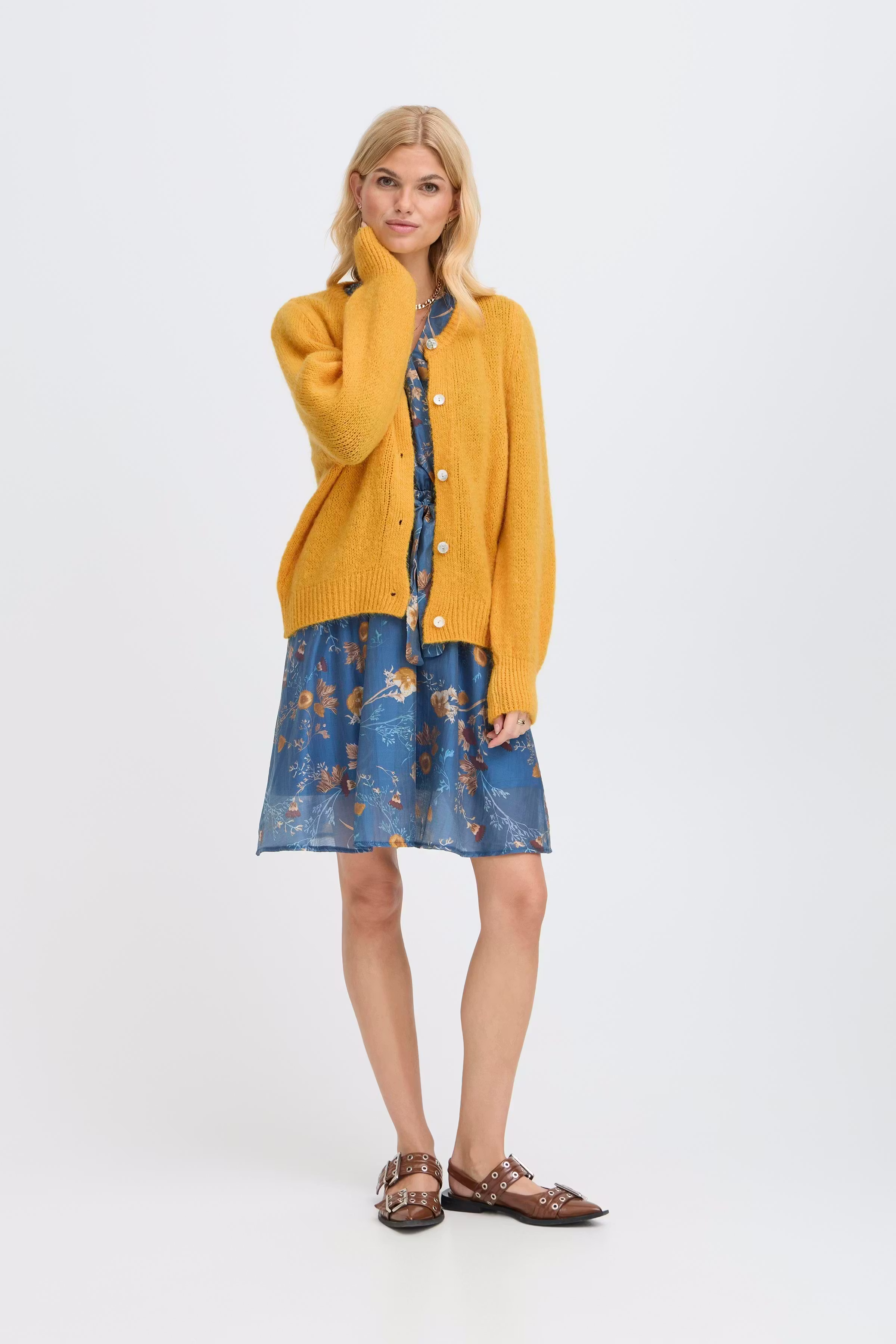 SBGULVIG Cardigan LOOKBOOK FRONT 22100655-150948