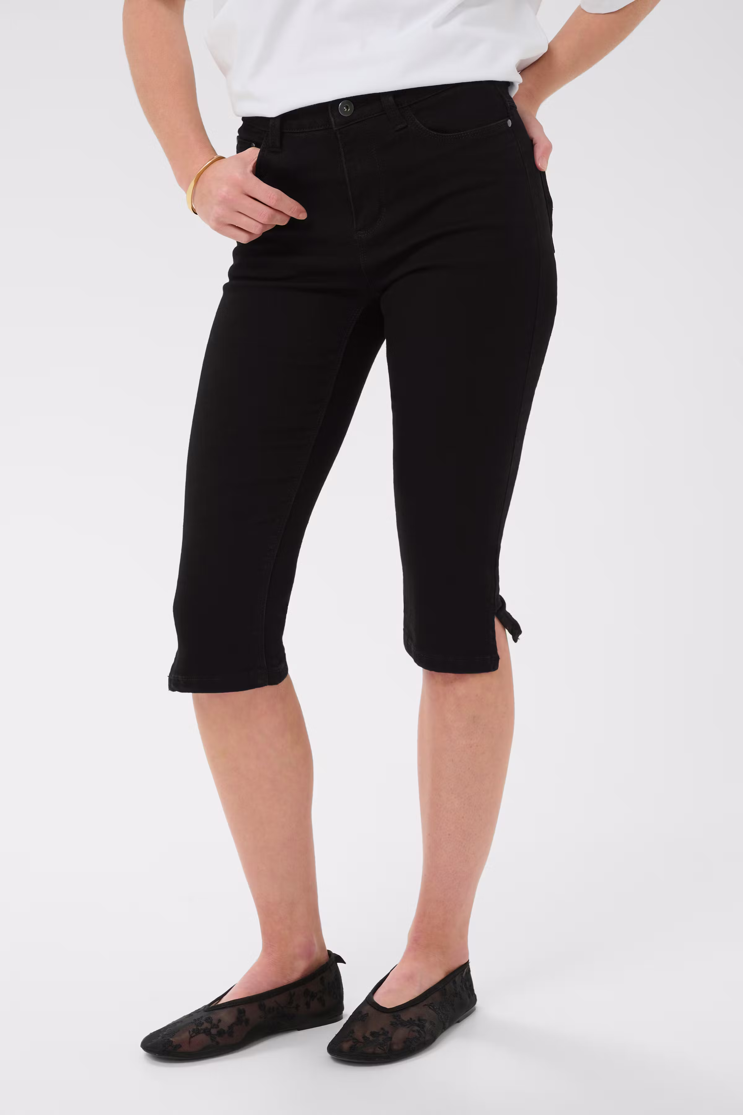 KAzelina Capri pants LOOKBOOK FRONT 10506525-100121