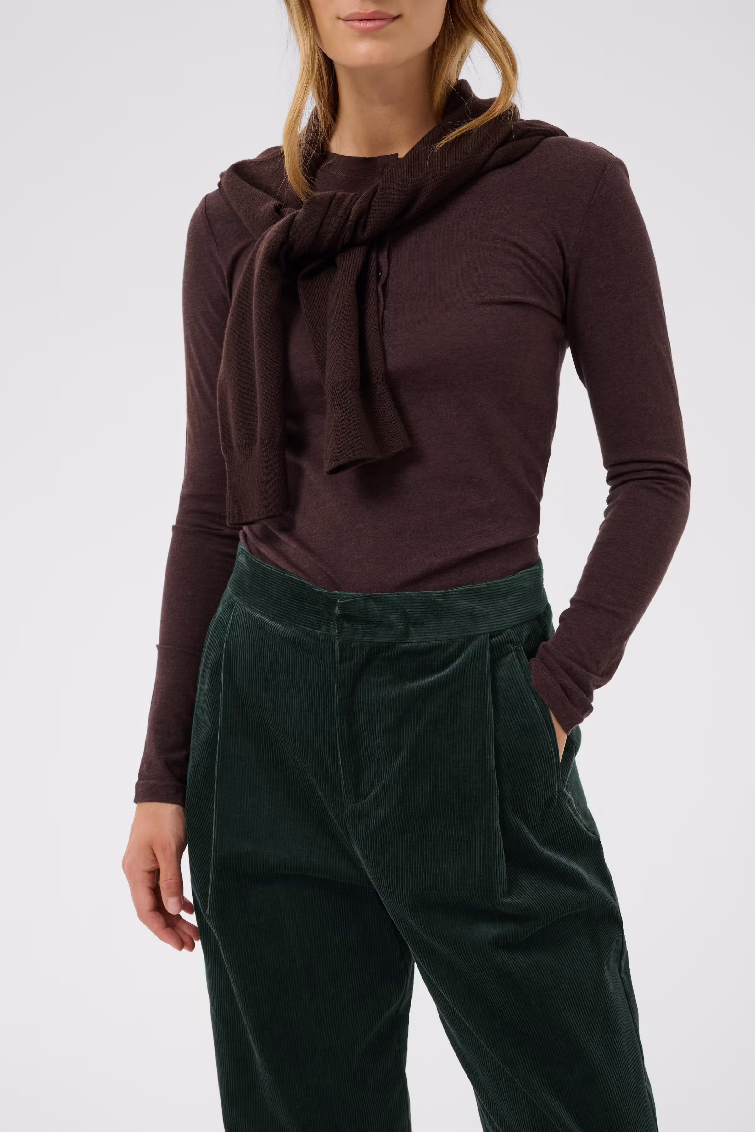 ColleenPW Hose LOOKBOOK DETAIL 30310802-194906