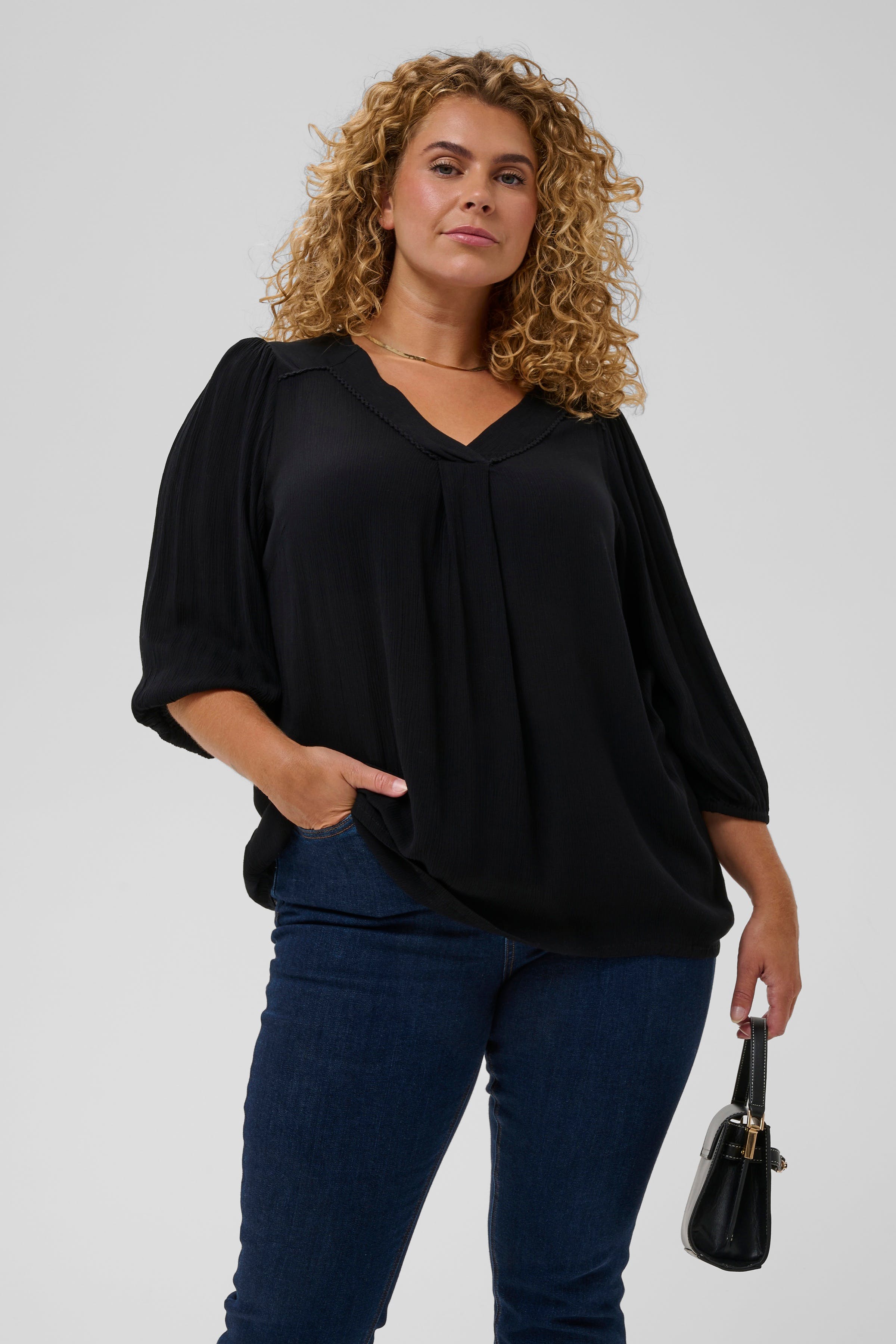 KCfika Bluse LOOKBOOK FRONT 10584200-100121