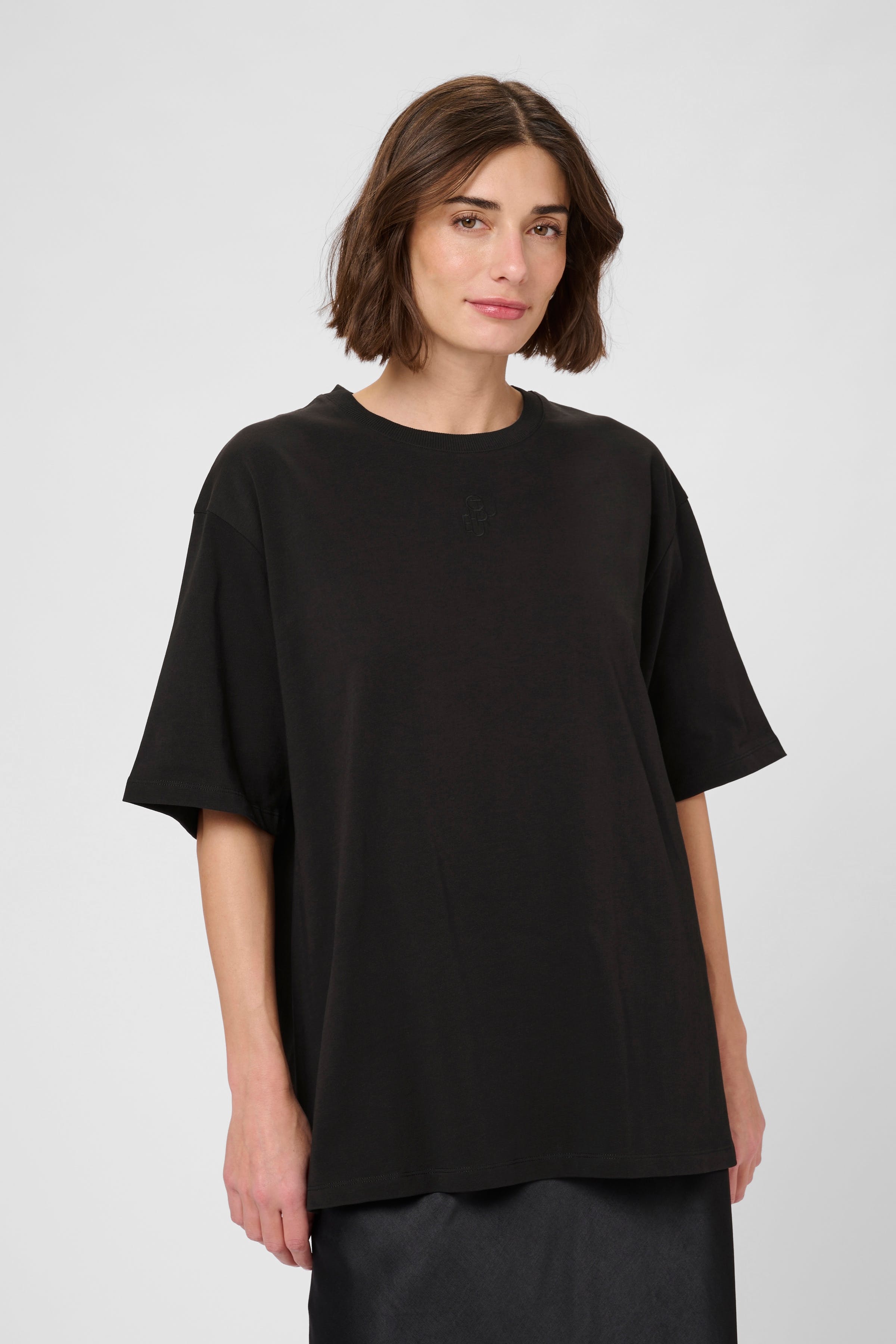 CUdavina Oversized t-shirt LOOKBOOK FRONT 50112304-500012